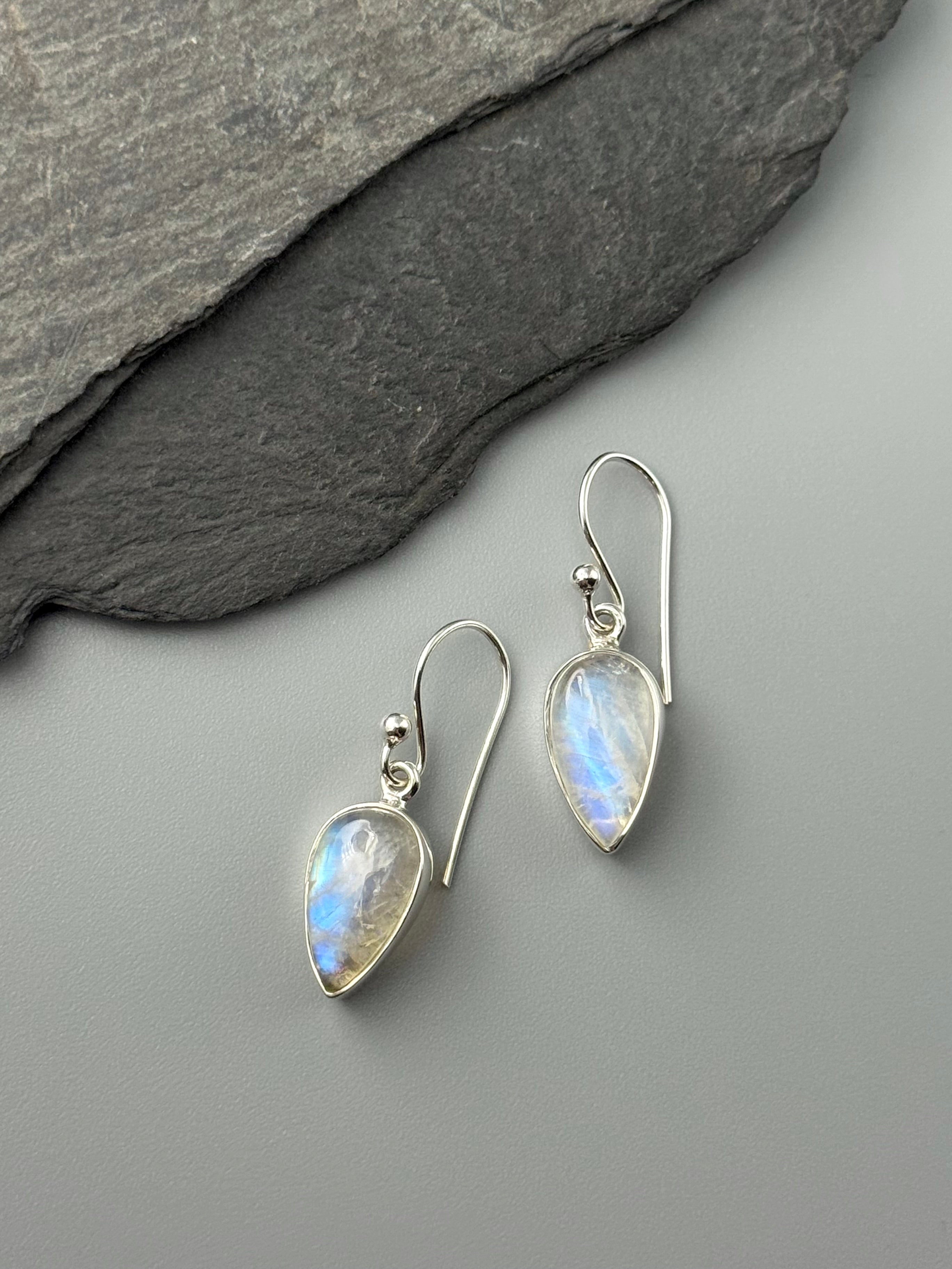 •RAINBOW MOONSTONE SPEAR TEAR• silver dangle earrings