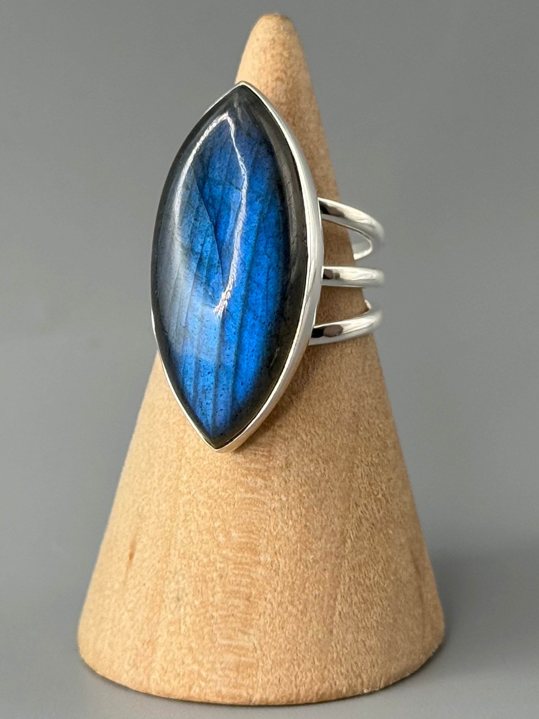 •LABRADORITE - MARQUISE• split band silver ring (size 6)