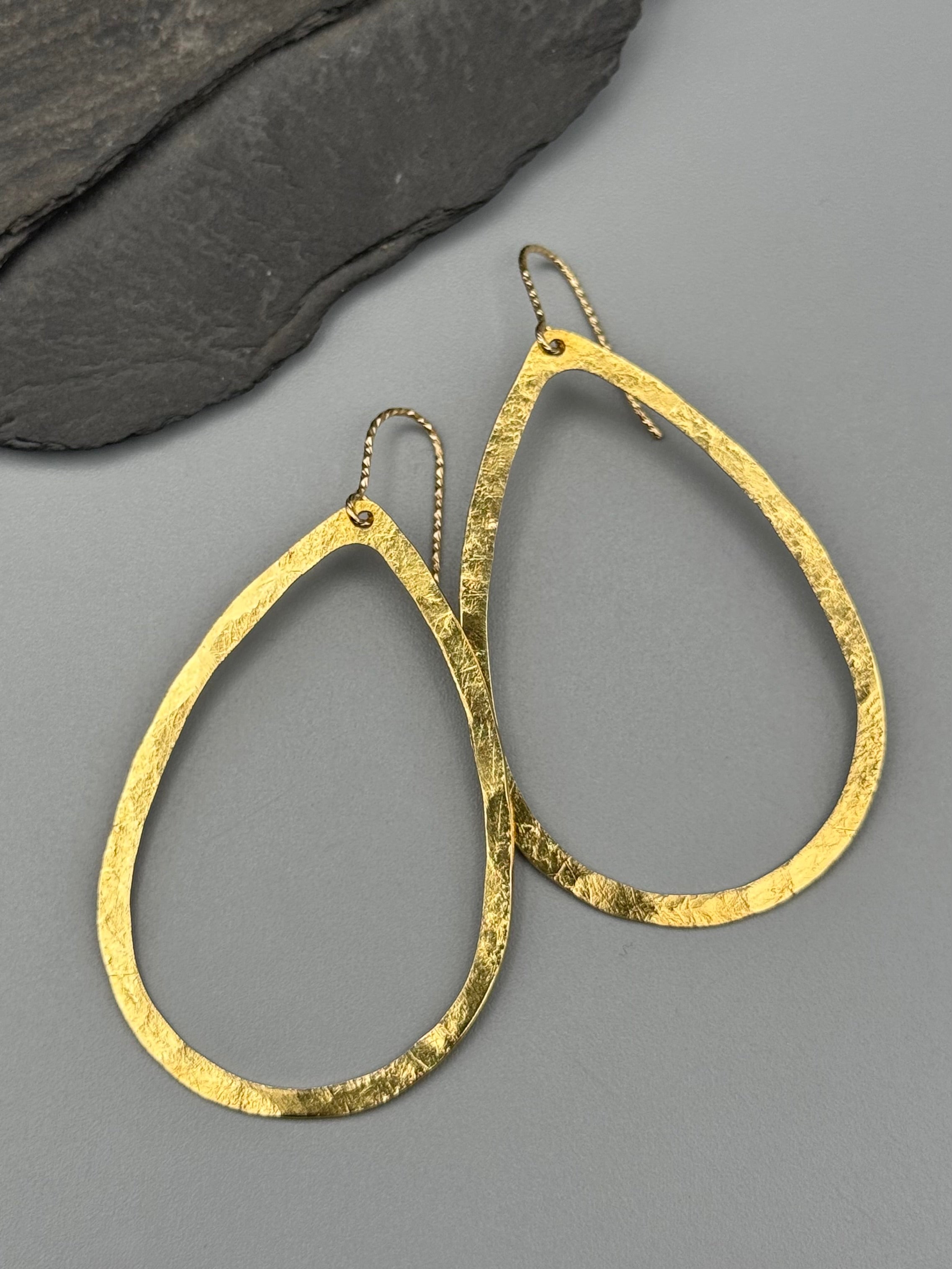 •DRIP DROP• gold dangle earrings