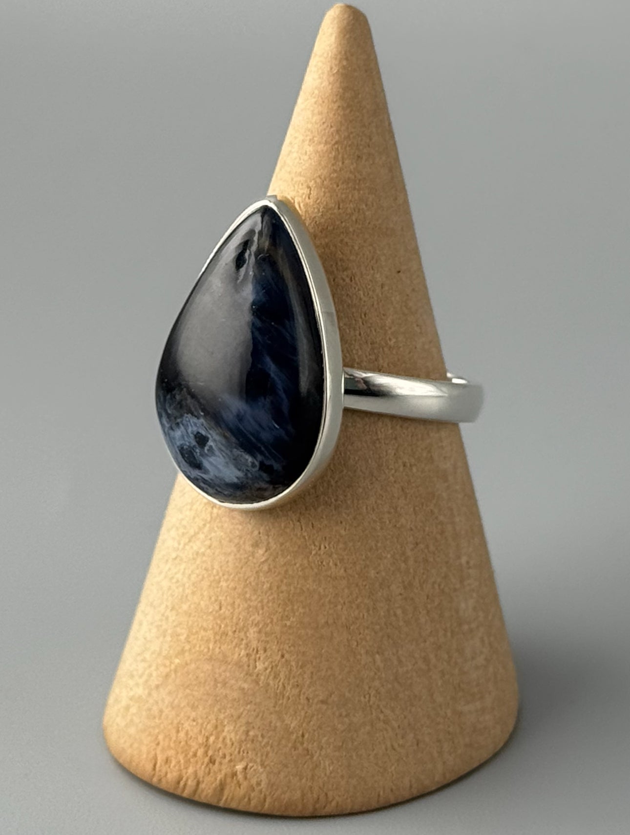 •PIETERSITE - TEAR - 1• simple band silver ring (size 8)