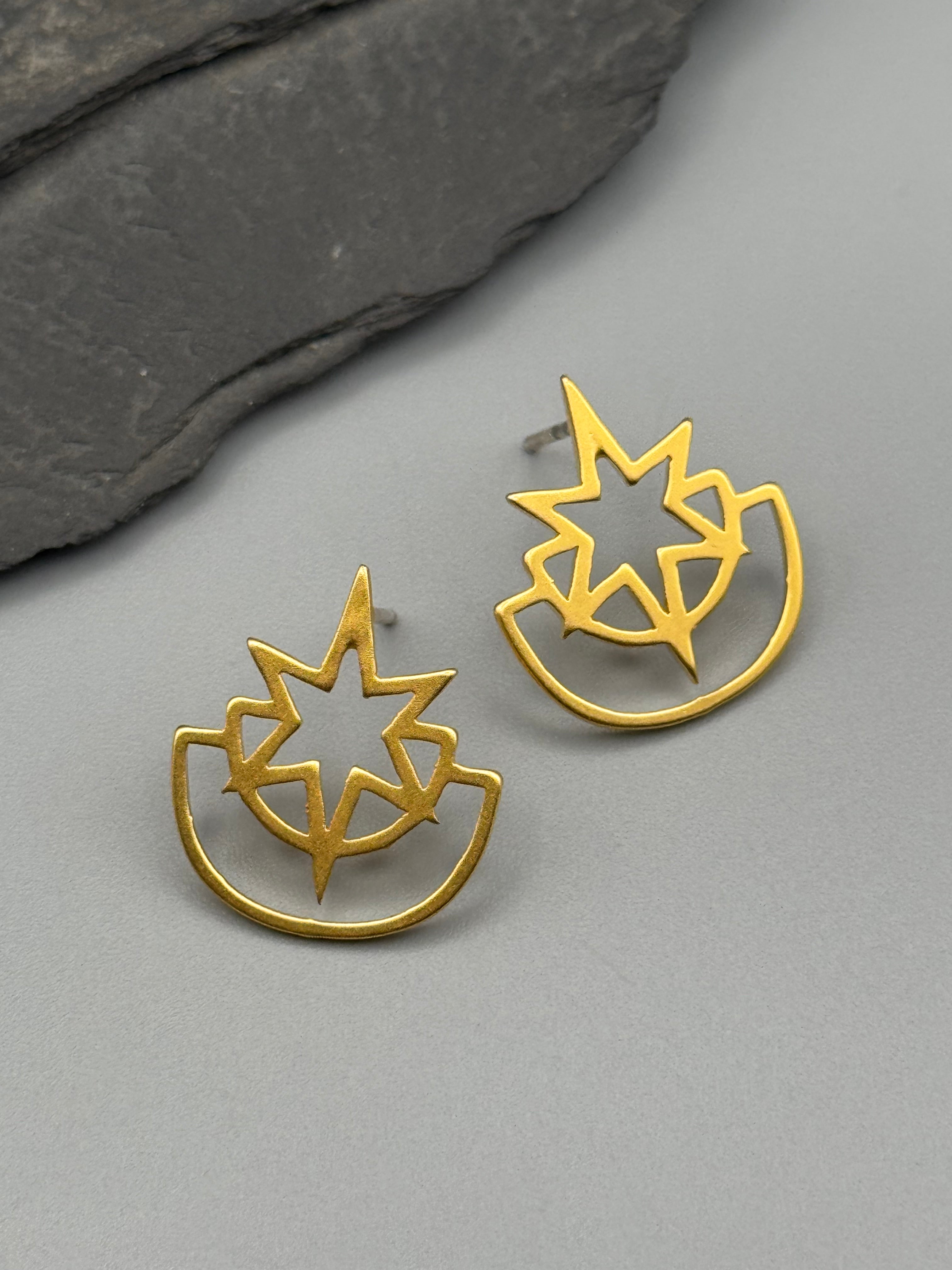 •STAR• gold stud earrings