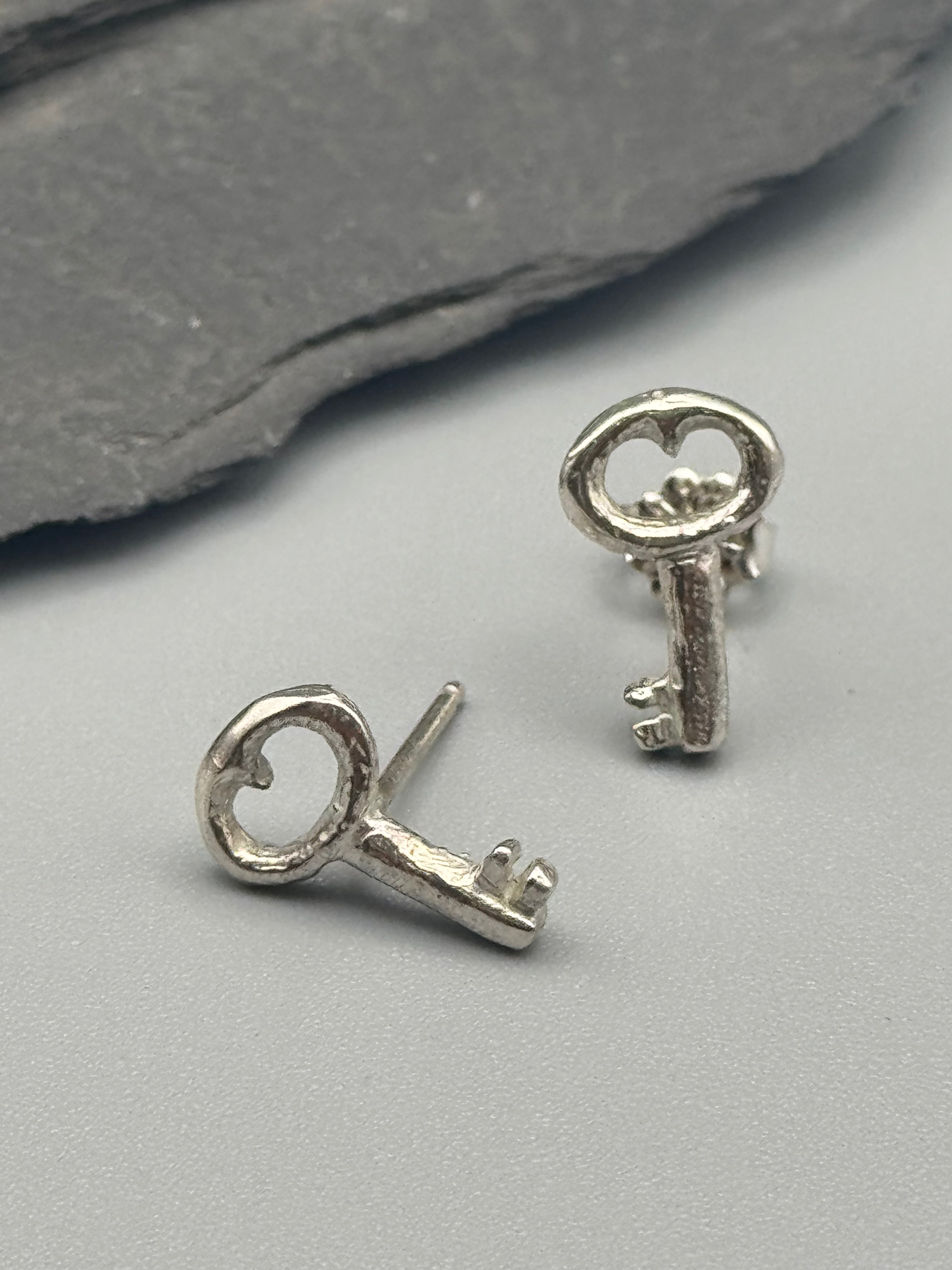 •KEY• silver stud earrings