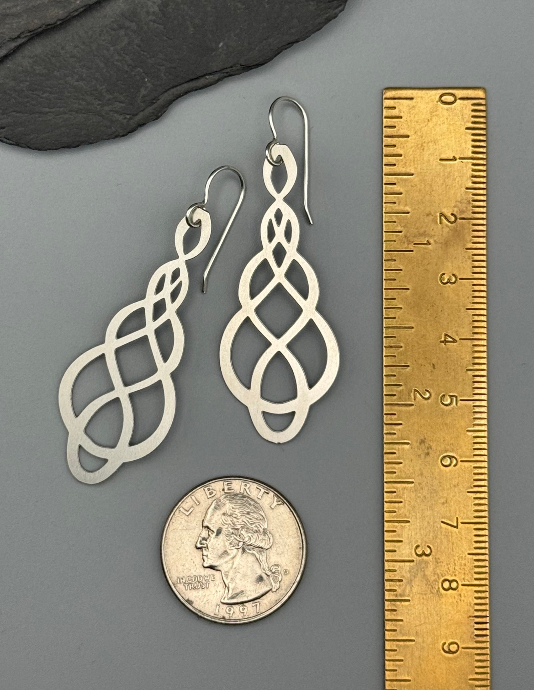 •LOVE KNOT• silver dangle earrings