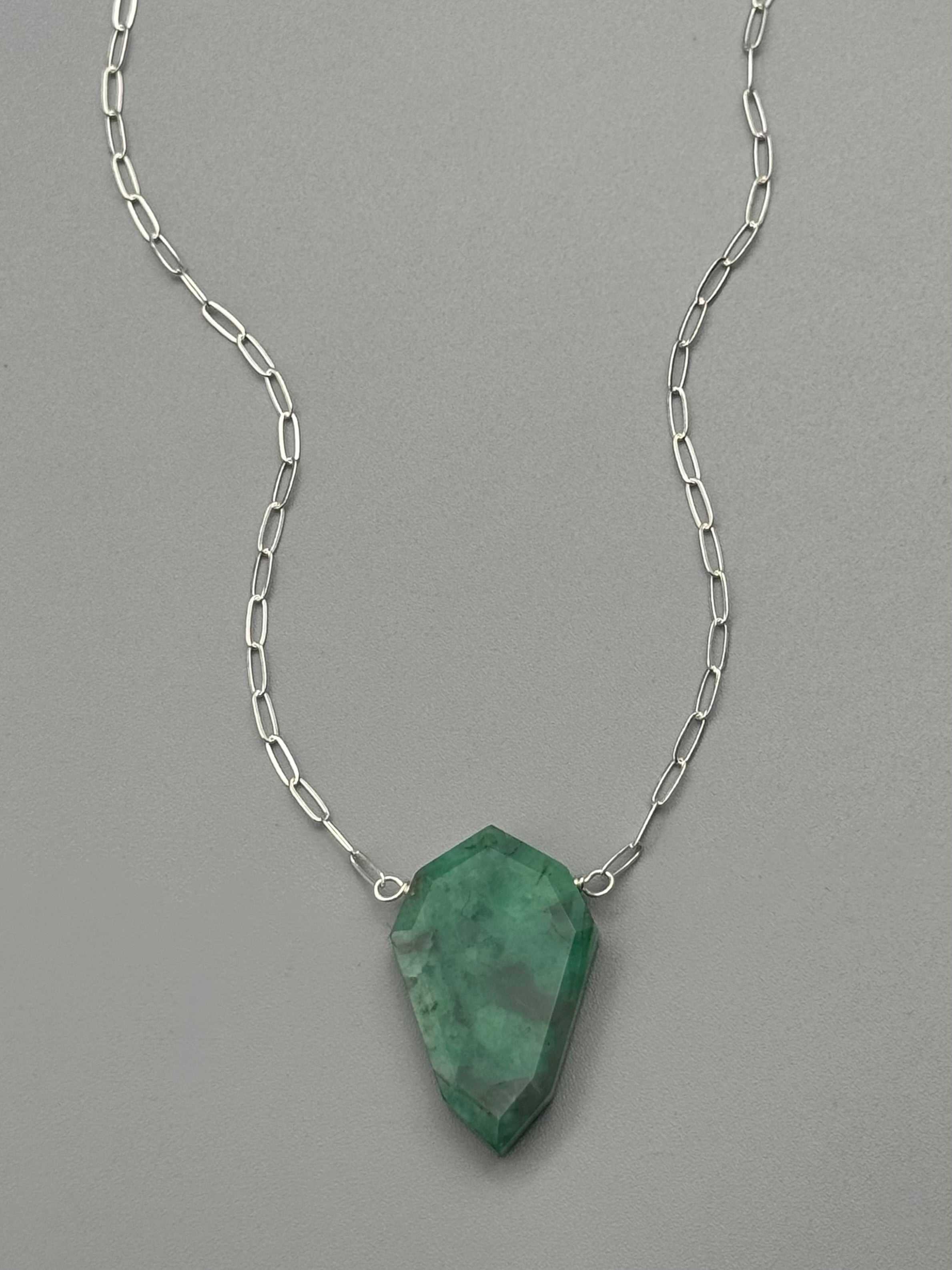 •AEON• emerald petal + silver necklace (16"-18" long)