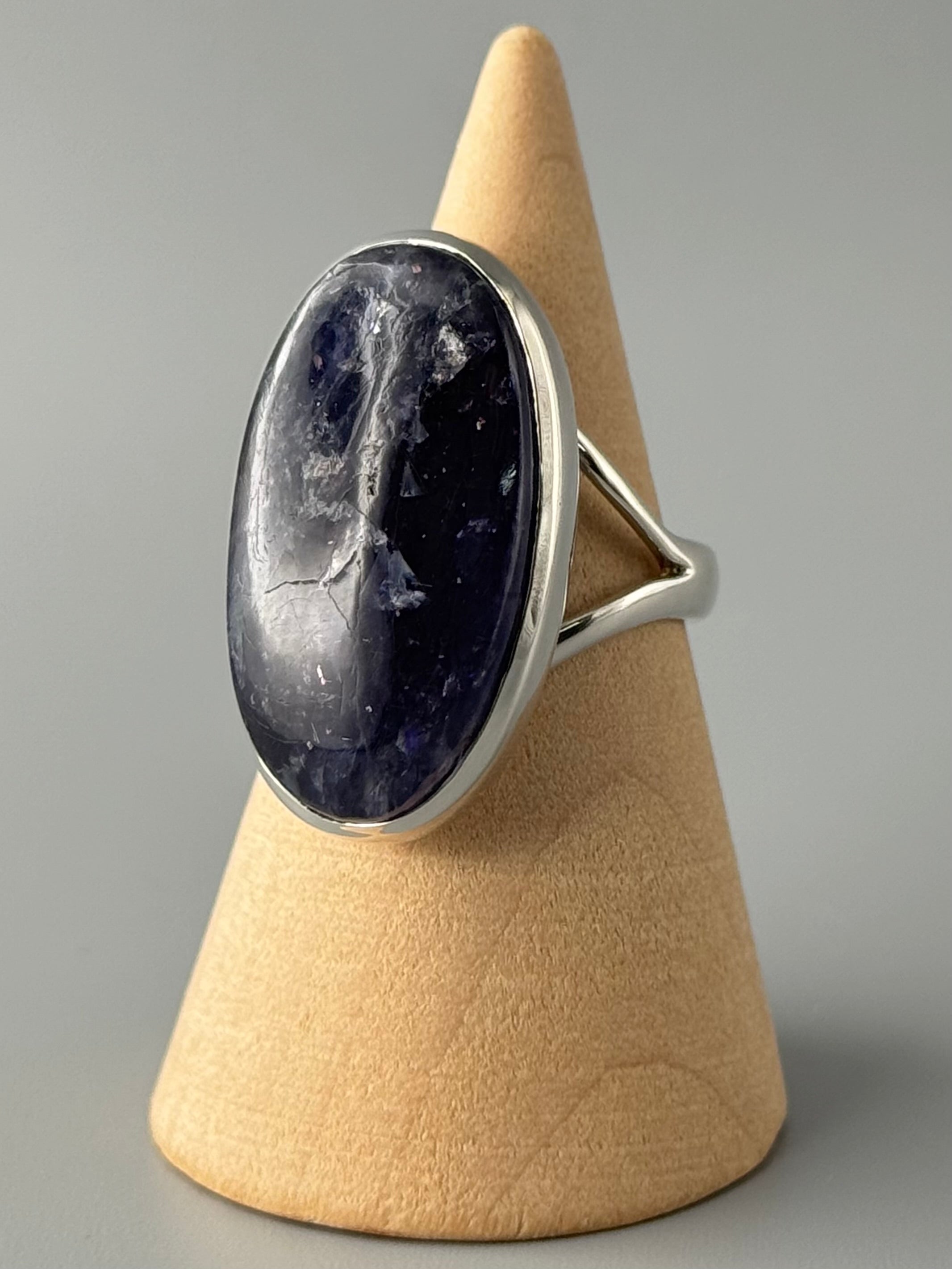 •IOLITE SUNSTONE - OVAL• split band silver ring (size 6.75)