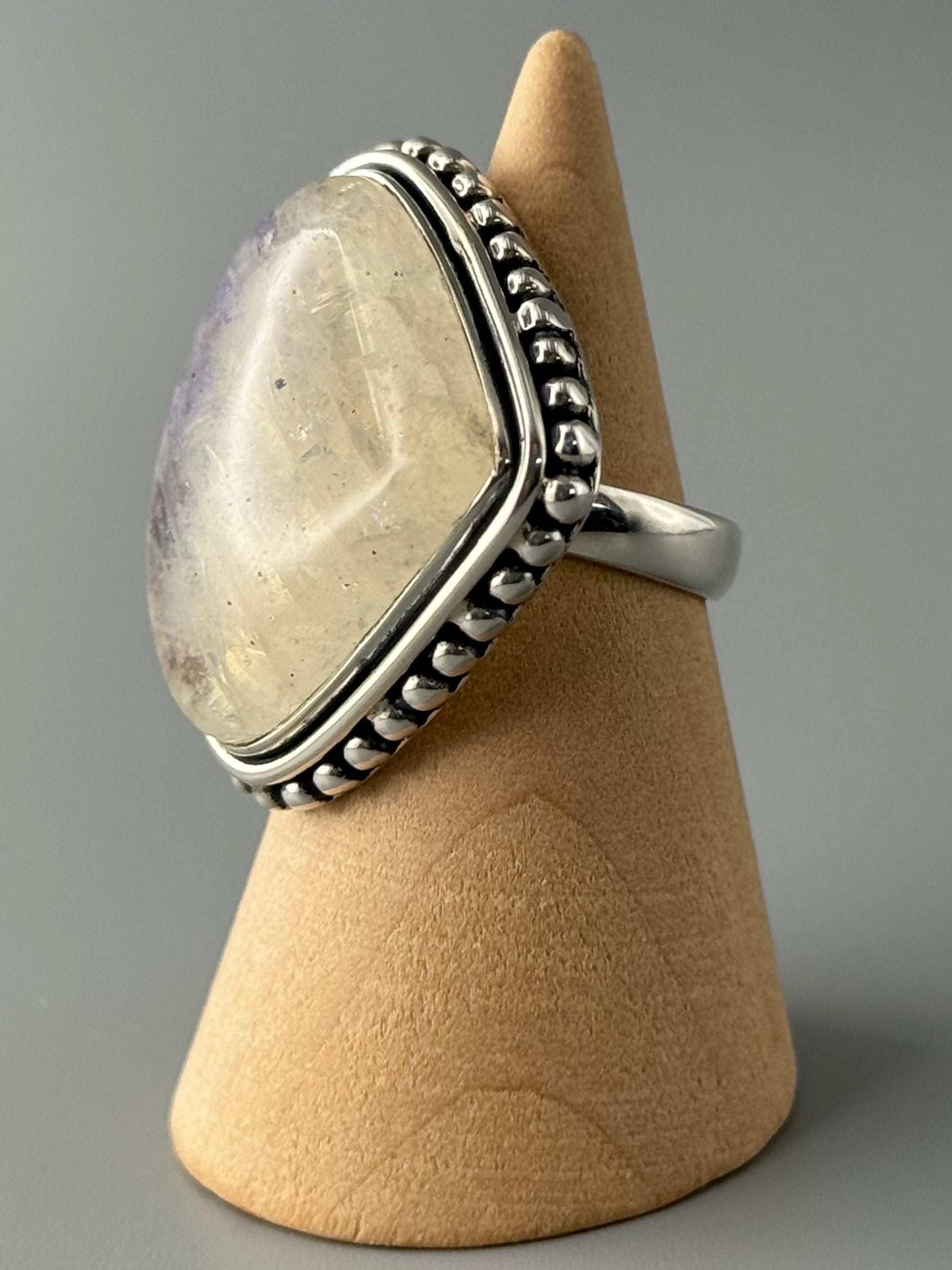 •RAINBOW MOONSTONE - LATERAL TEAR• dotted bezel silver ring (size 5.75)