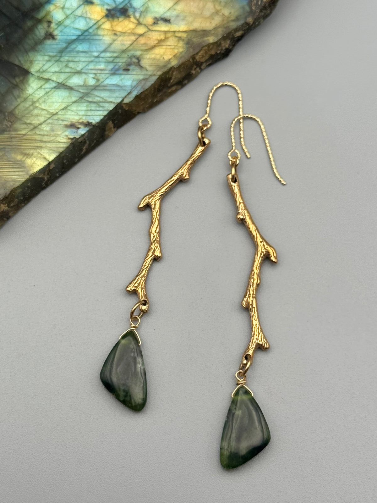 •TSIN• Indian serpentine + gold earrings