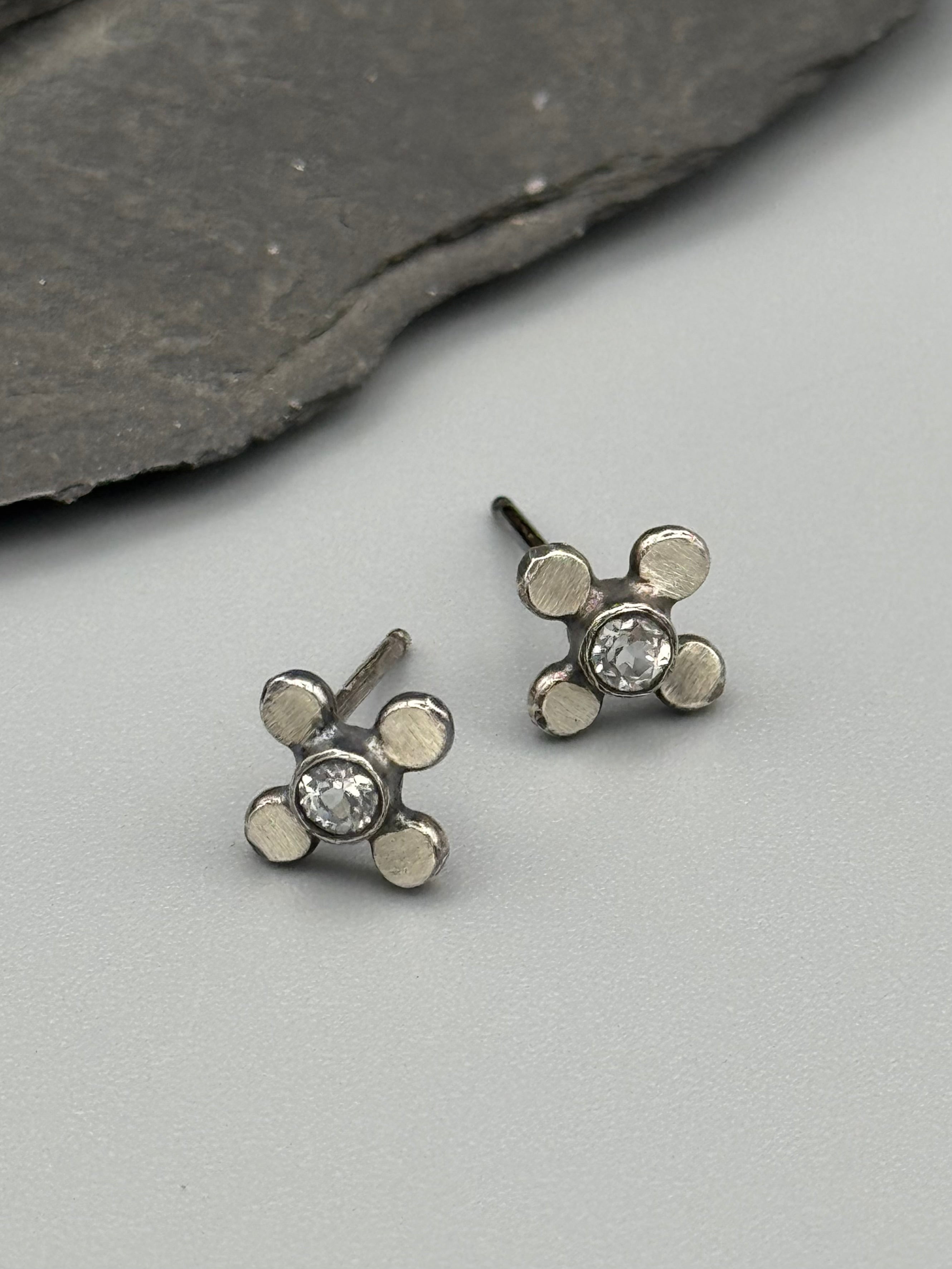 •DOTTED FLOWER• white topaz + silver stud earrings