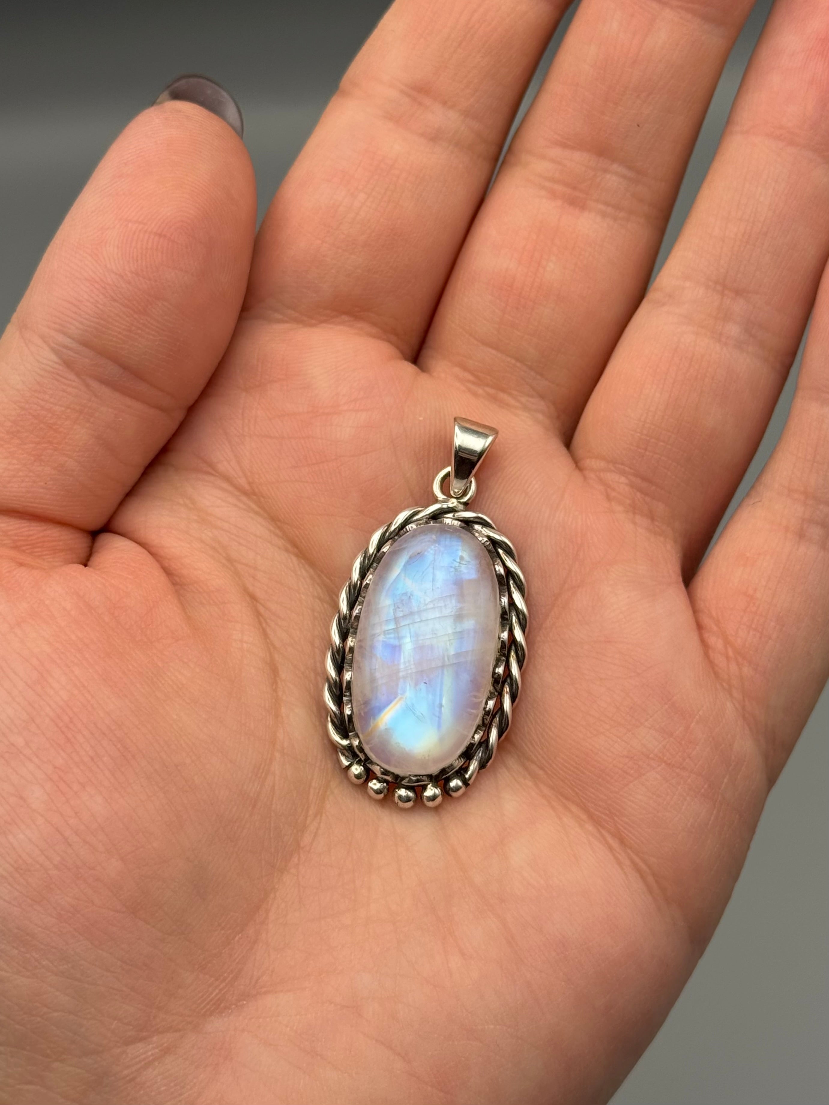 •RAINBOW MOONSTONE MEDIUM OVAL - CUERDA• sterling silver pendant