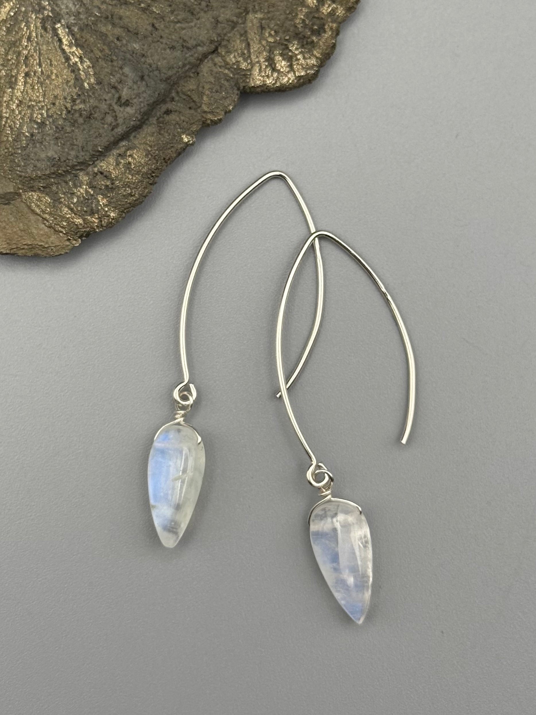 •STRAY• rainbow moonstone spear tear + silver earrings