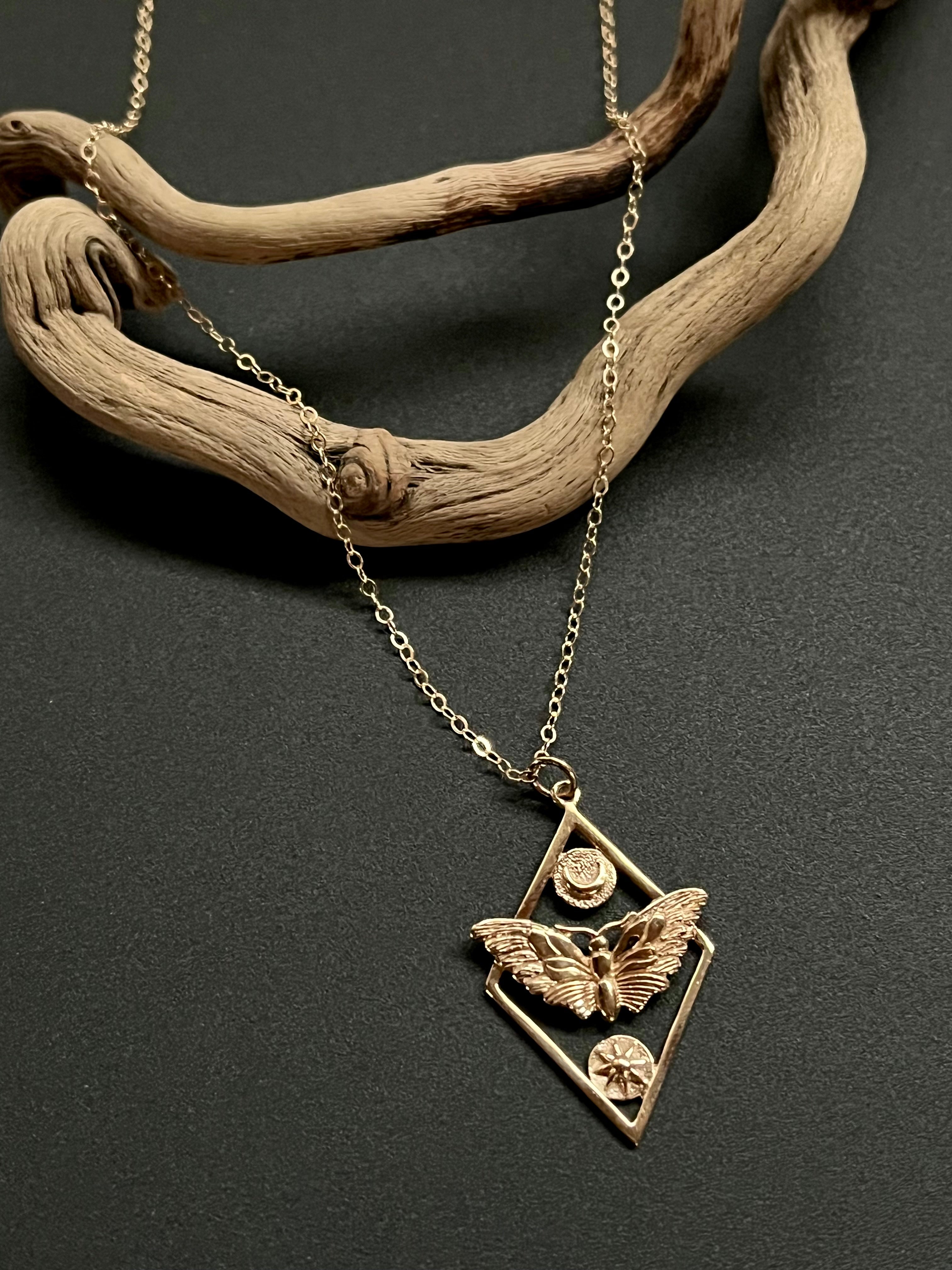 •NIGHT GUIDE• gold necklace