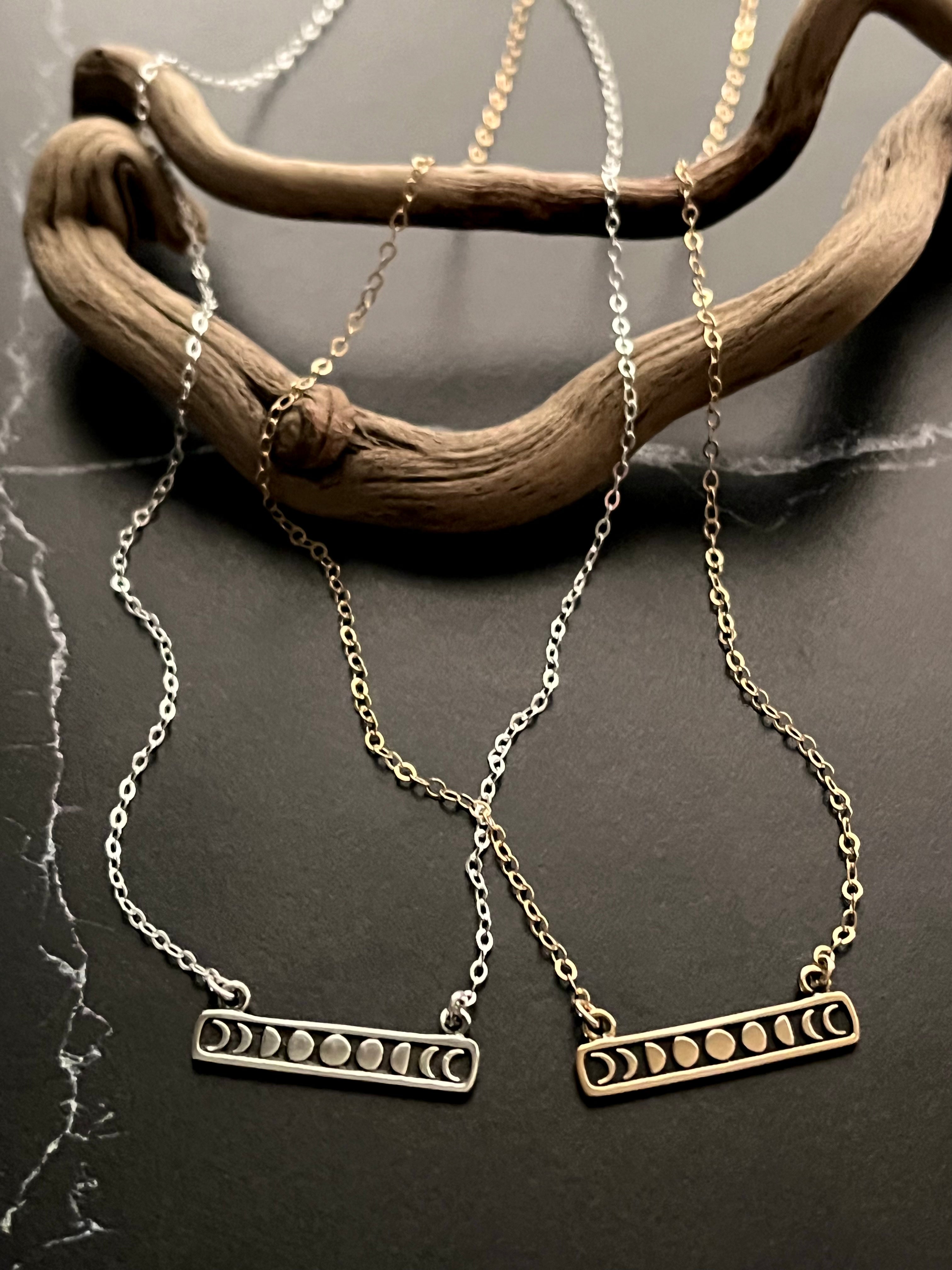 •MOONPHASE BAR• gold necklace
