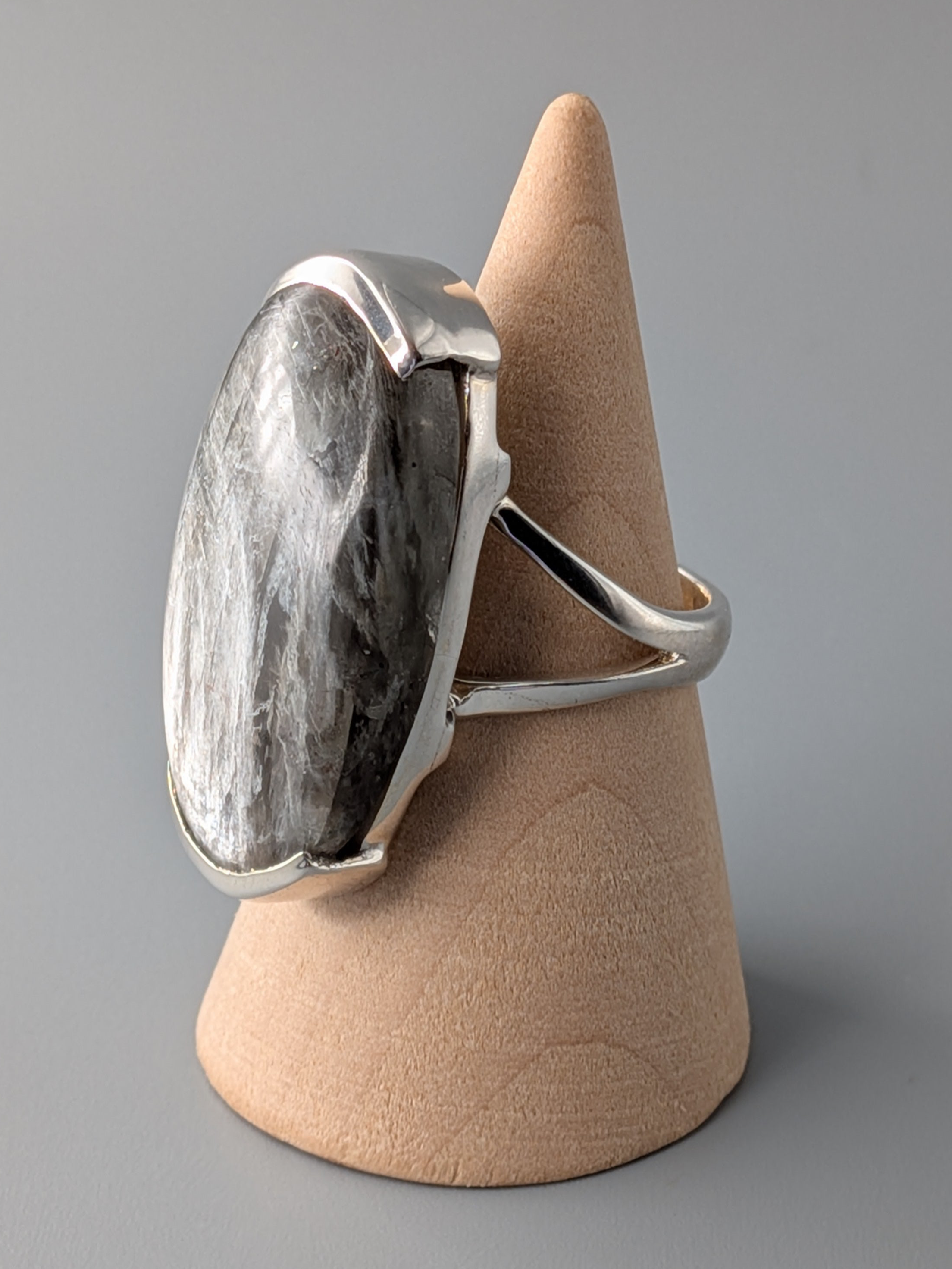 •BLACK SUNSTONE - OVAL• bezel capped silver ring (size 8)