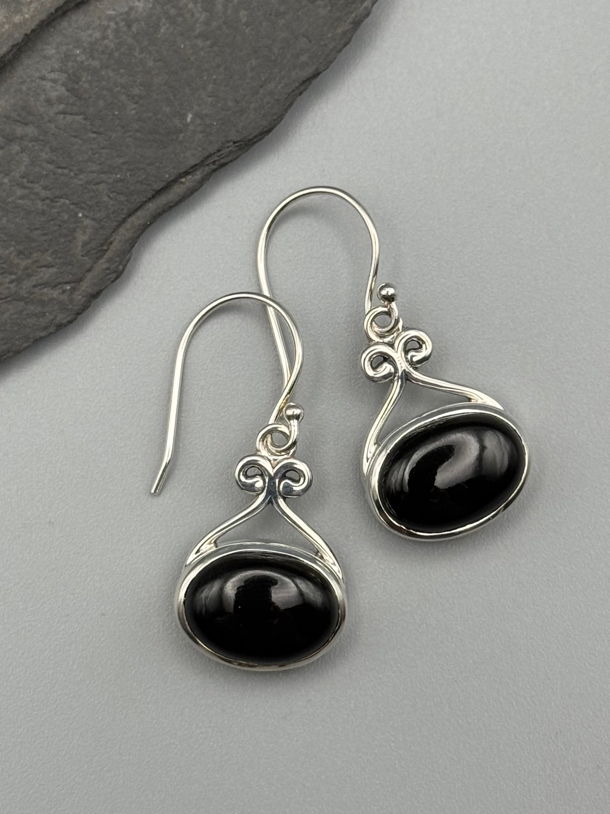 •ORNATE OVAL• onyx + silver dangle earrings