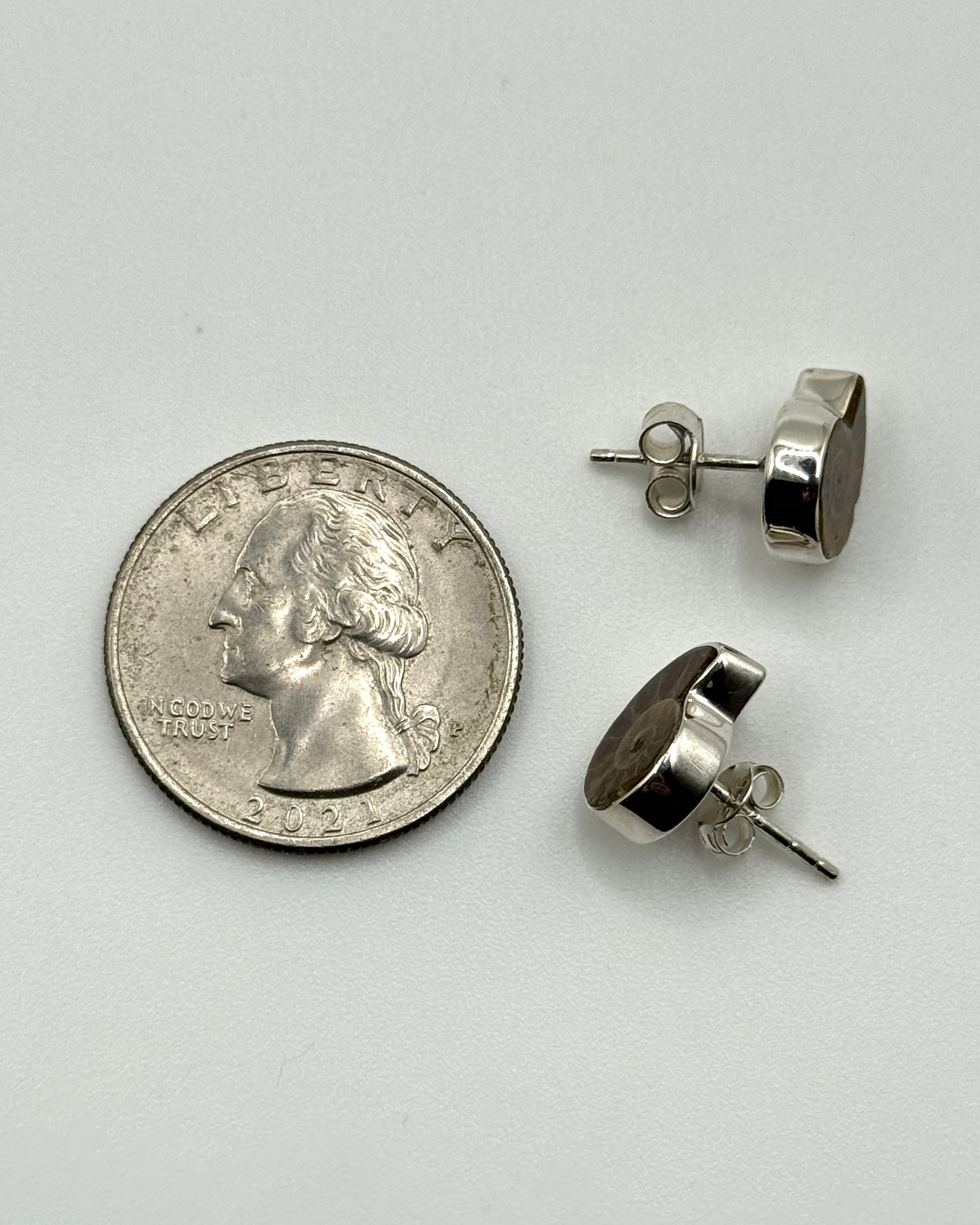 •AMMONITE - SIMPLE• silver bezel set stud earrings