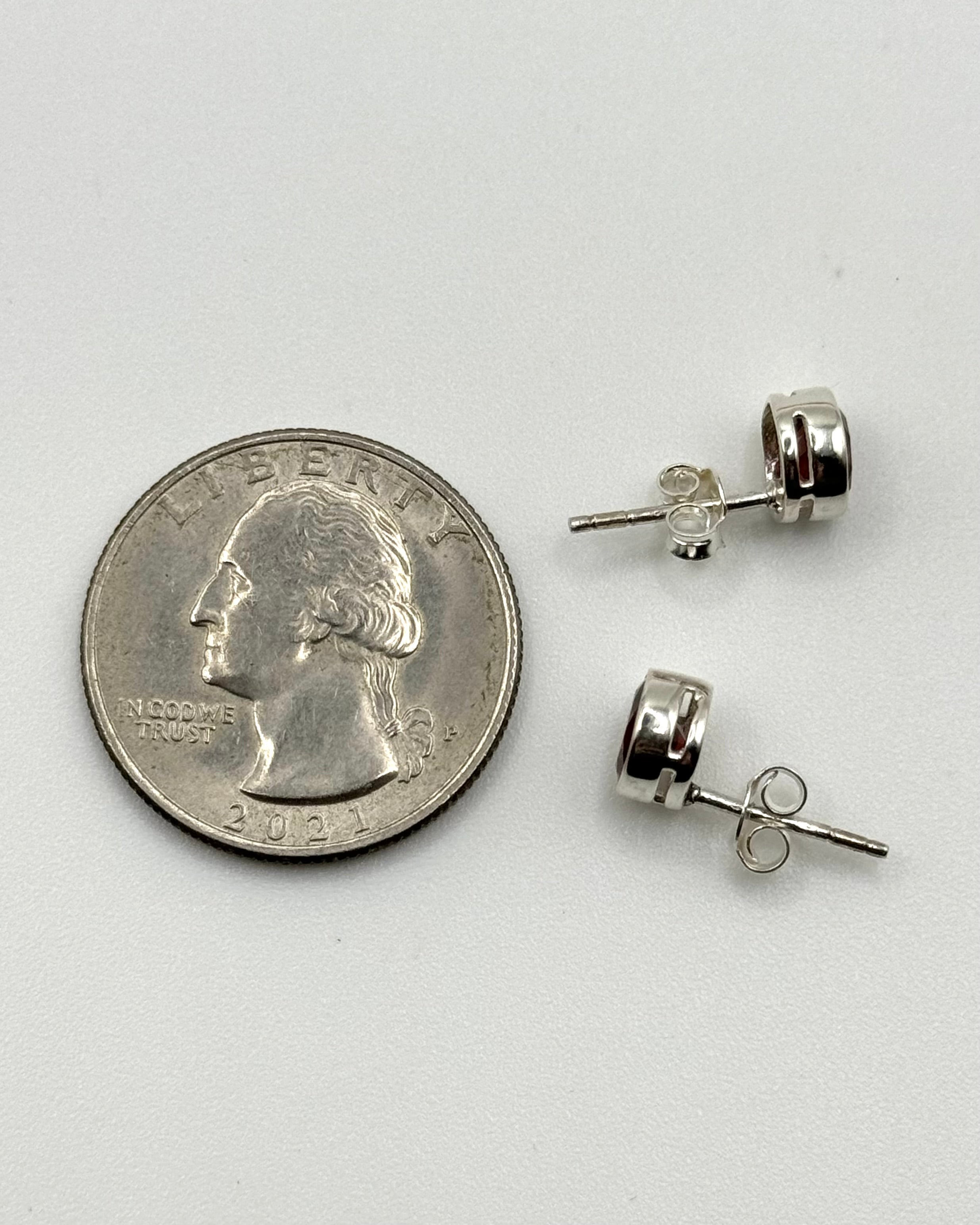 •FACETED GARNET - LIL' CIRCLE• silver bezel set stud earrings