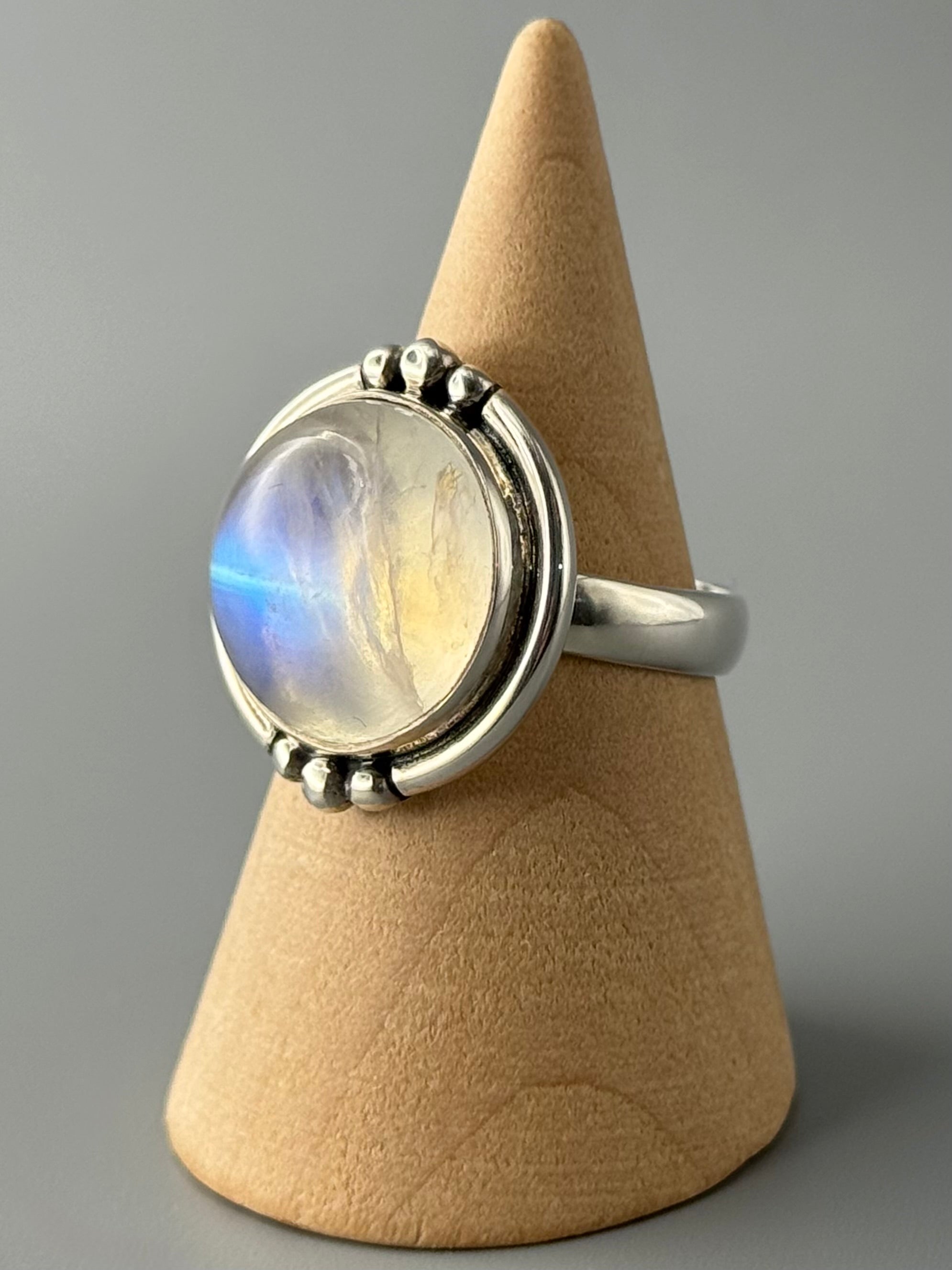 •RAINBOW MOONSTONE - LOOKING GLASS• dotted bezel silver ring (size 7.75)