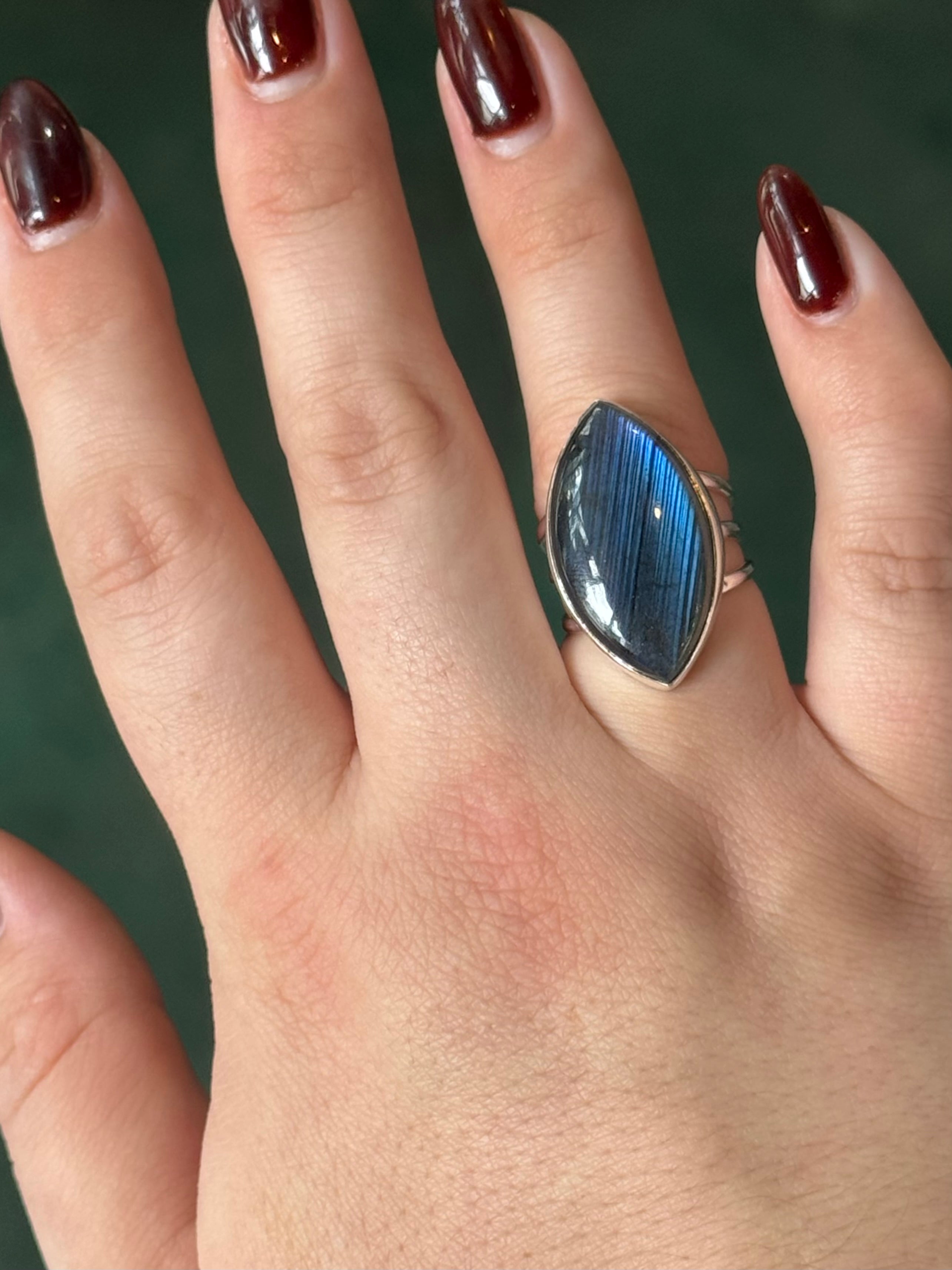 •LABRADORITE - MARQUISE• split band silver ring (size 7)