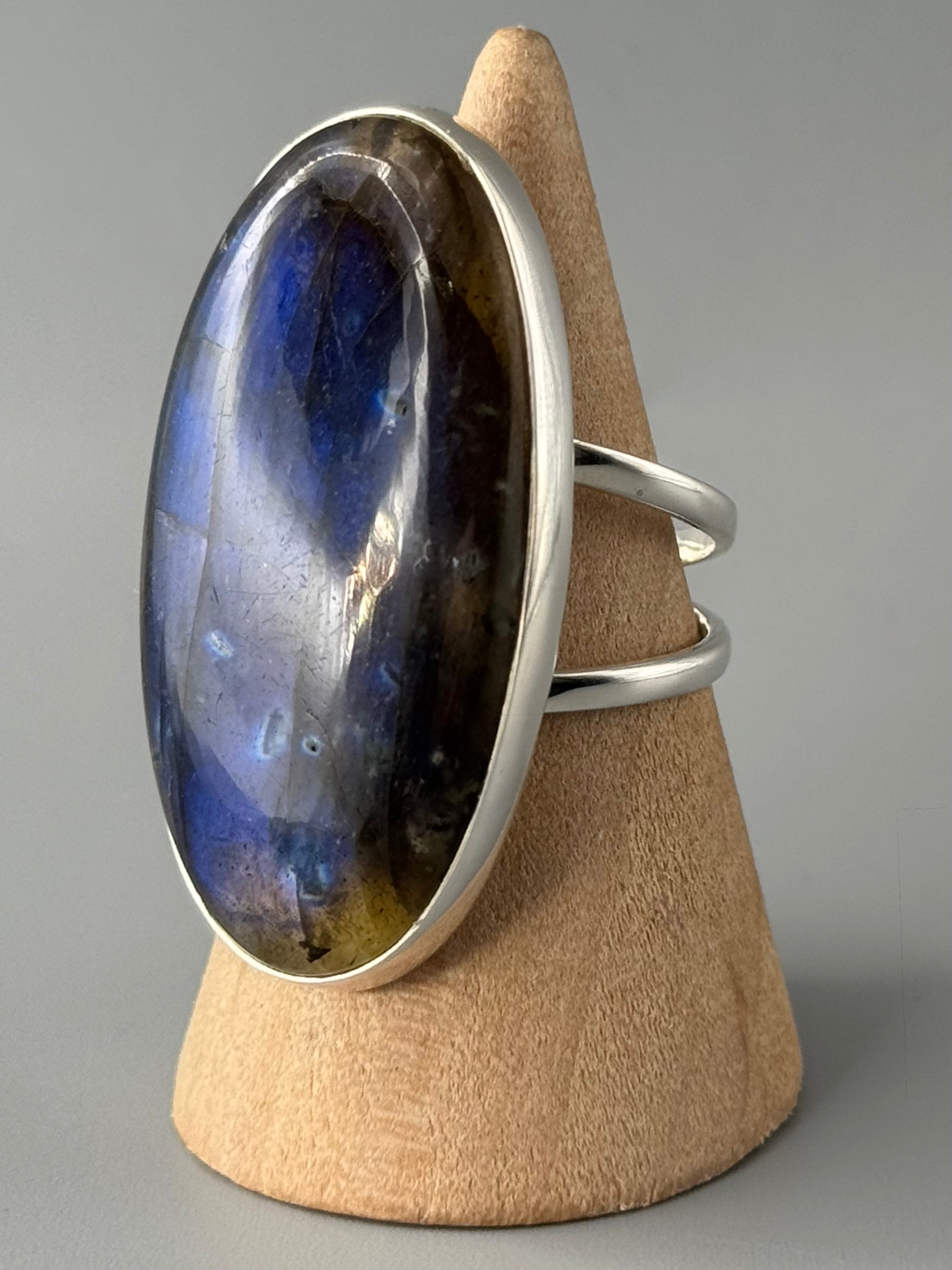 •LABRADORITE - OVAL• split band silver ring (size 9)