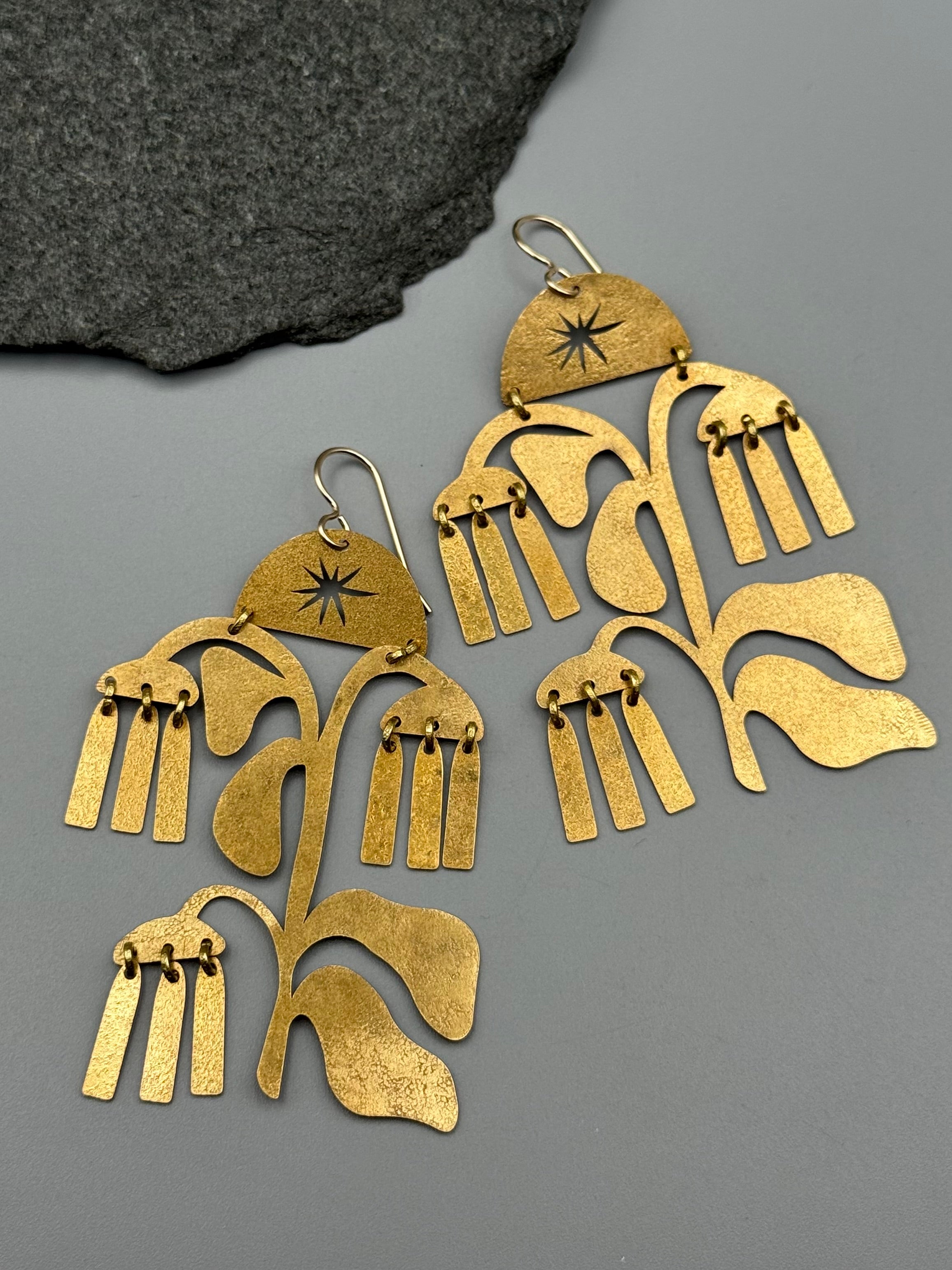 •WILLOW WIND• gold dangle earrings