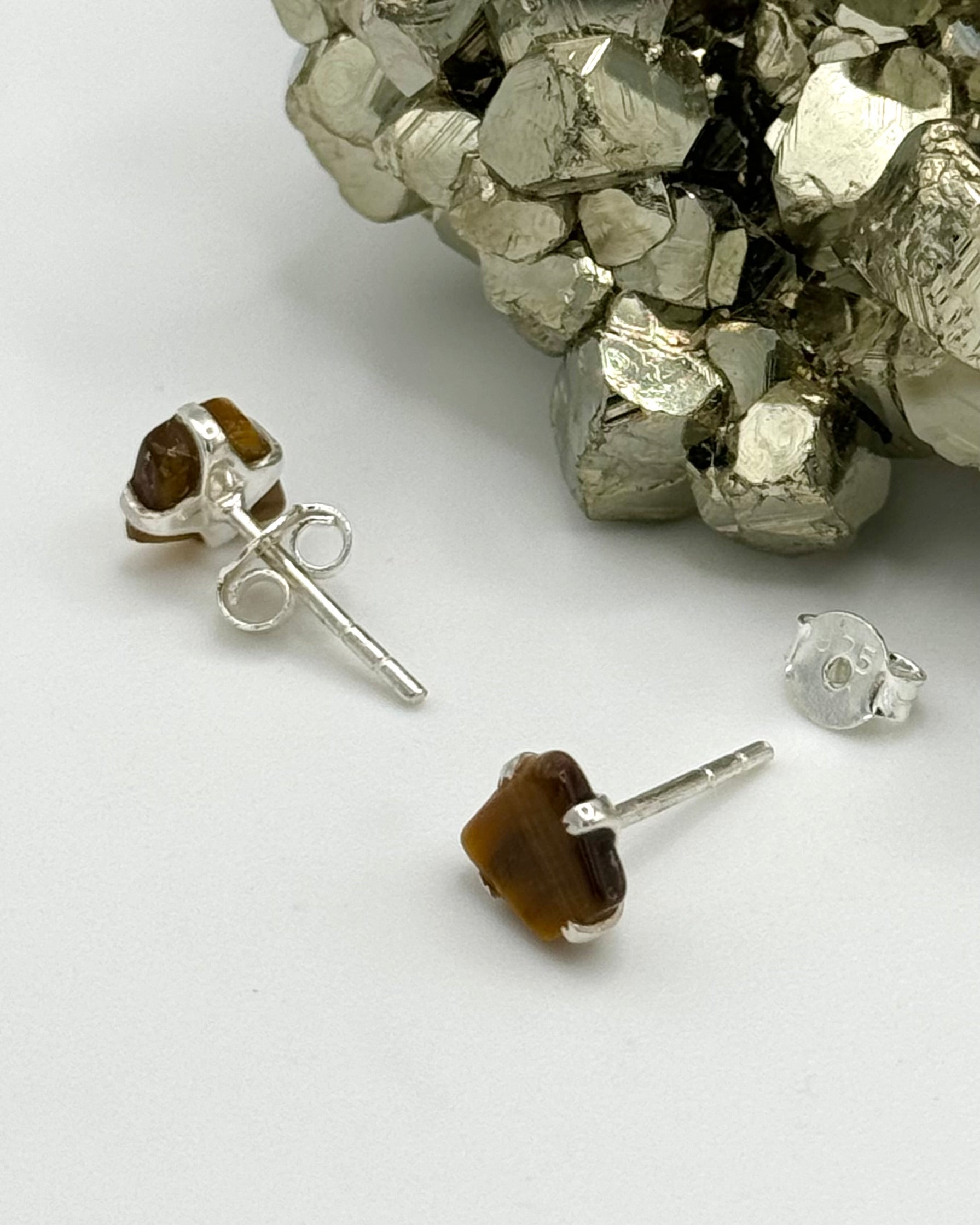 •TIGER'S EYE• silver prong set stud earrings
