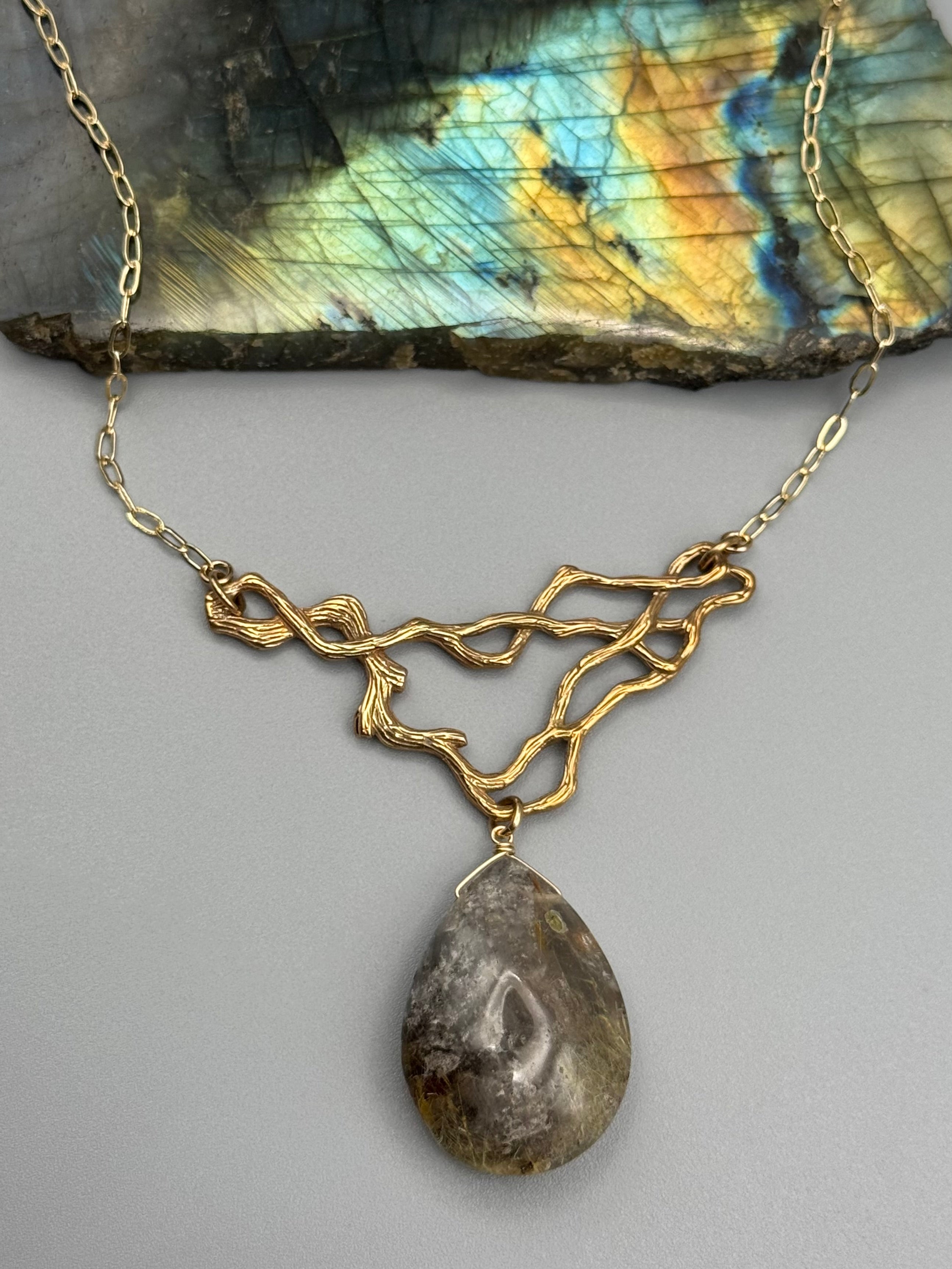 •TSIN• rutilated lodolite + gold necklace (16"-18" long)