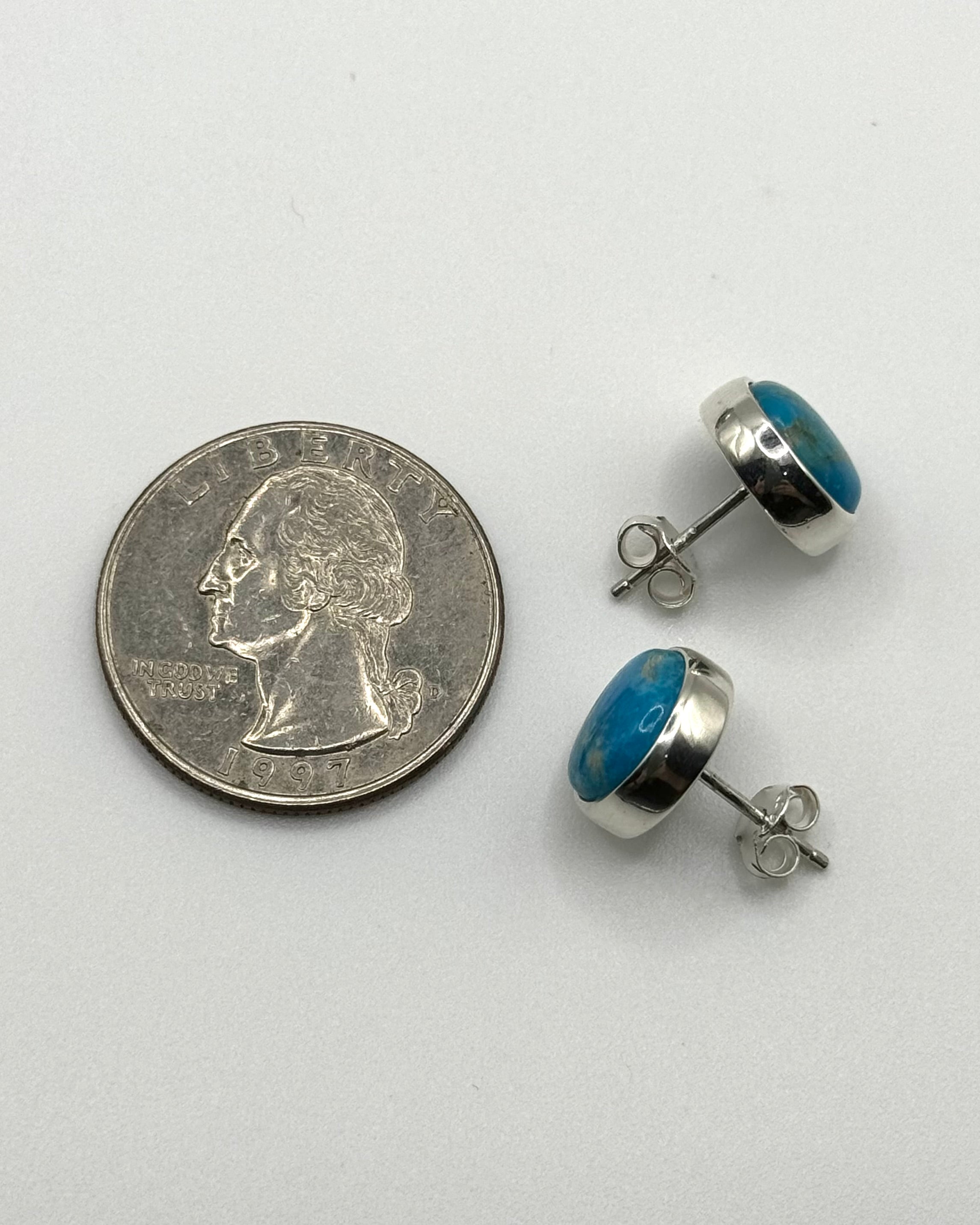 •TURQUOISE - CIRCLE• silver bezel set stud earrings