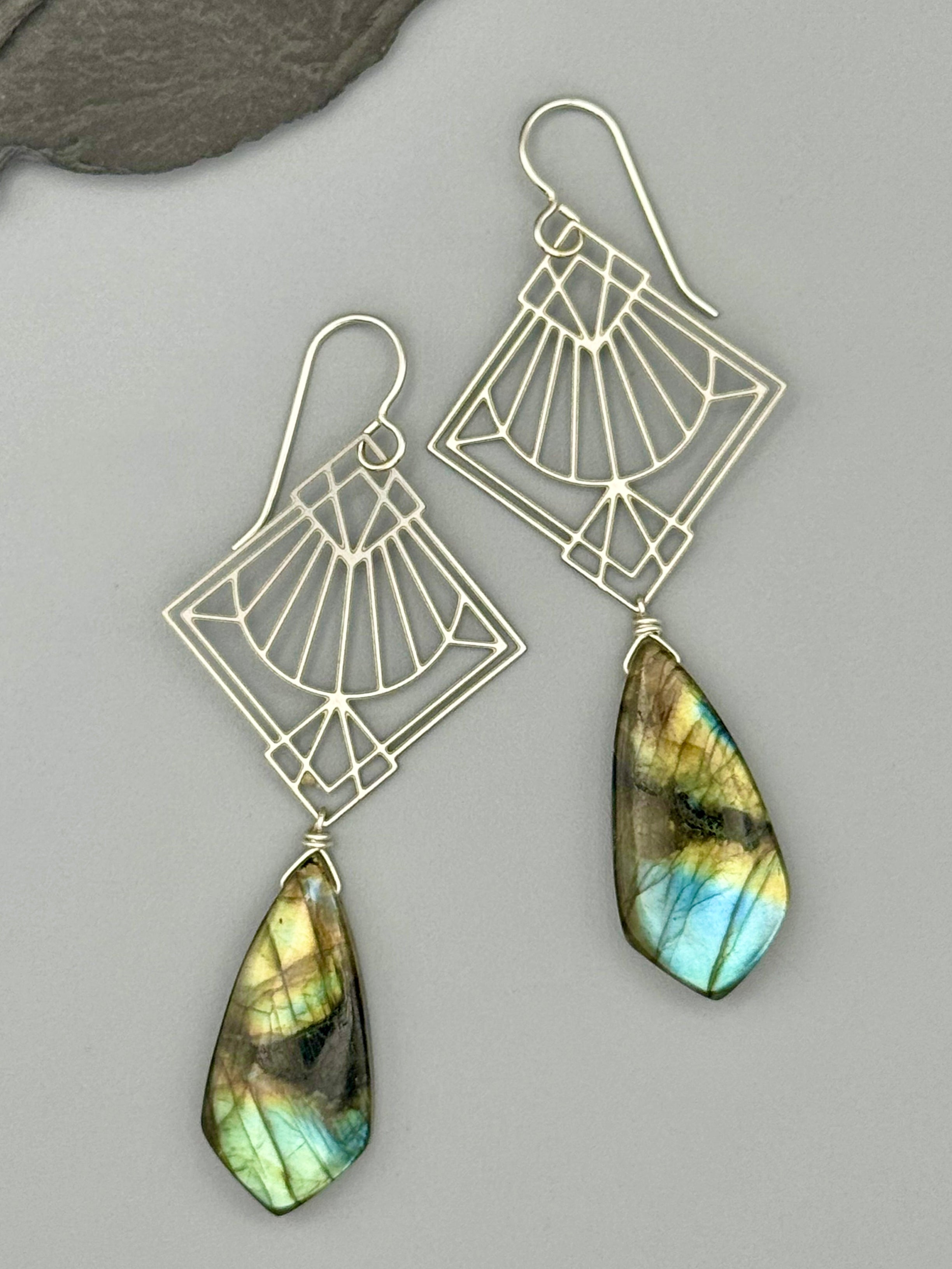 •DECO DIAMOND• labradorite + silver earrings