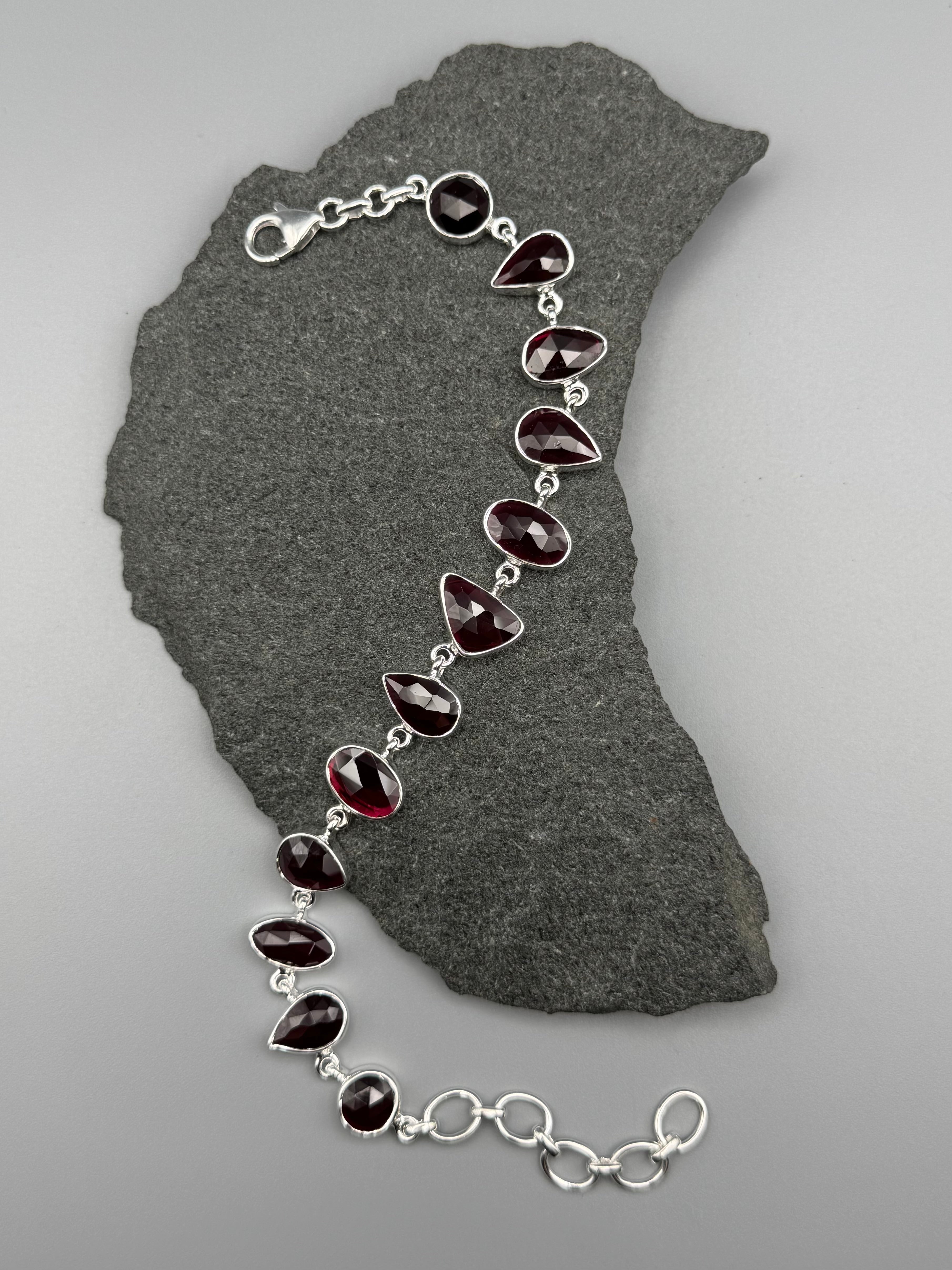 •GARNET - GEO MIX• linked silver bracelet (7.25" - 9")