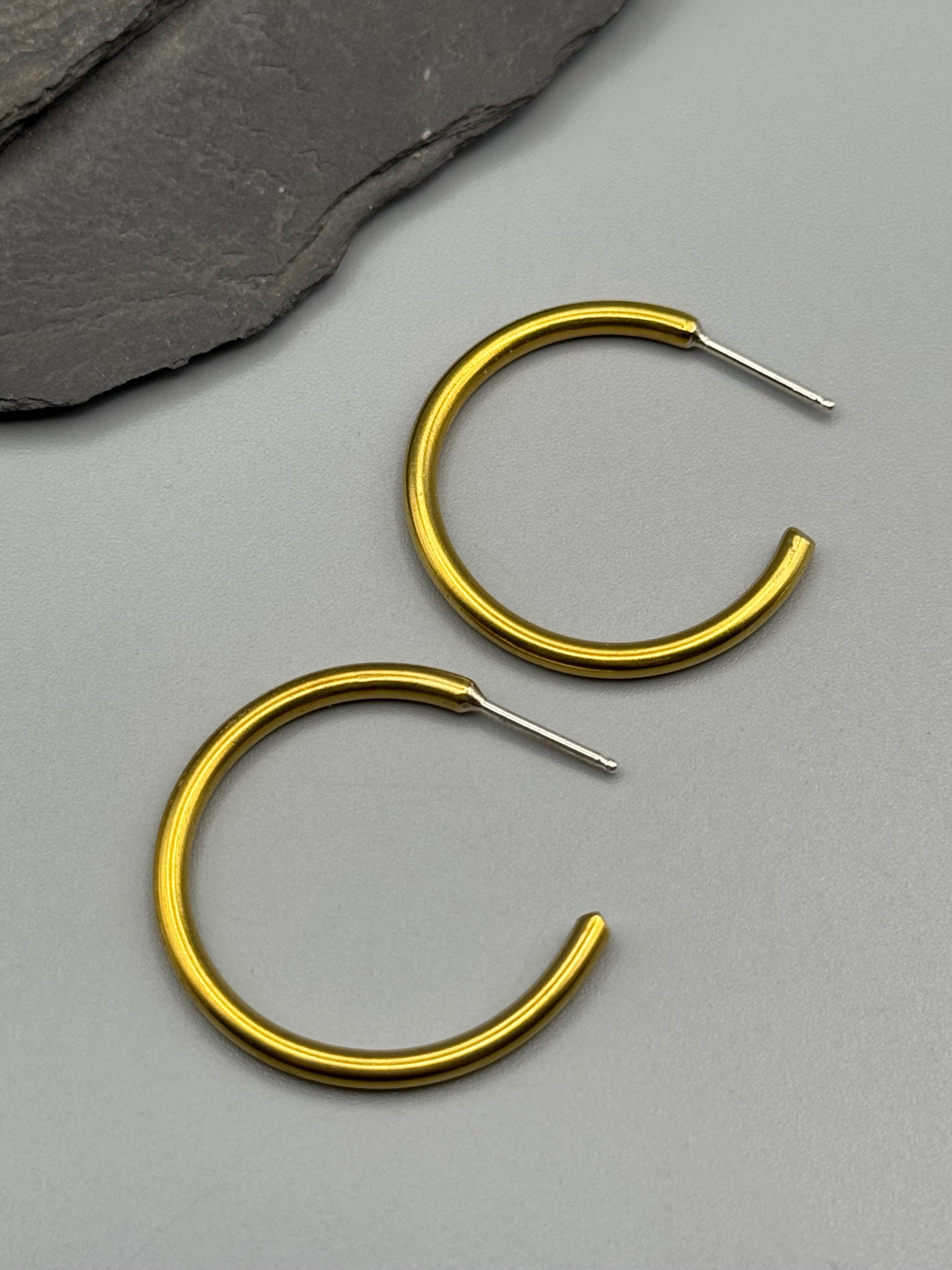 •SIMPLE - SMALL• brass hoop earrings
