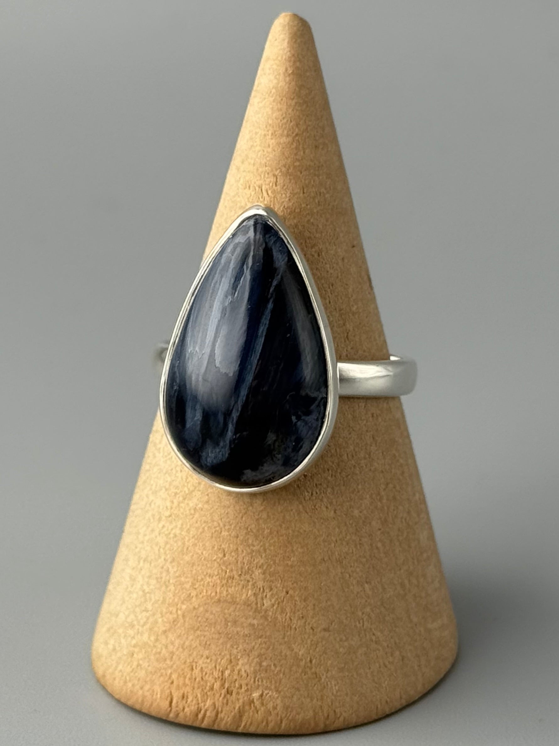 •PIETERSITE - TEAR• simple band silver ring (size 9)