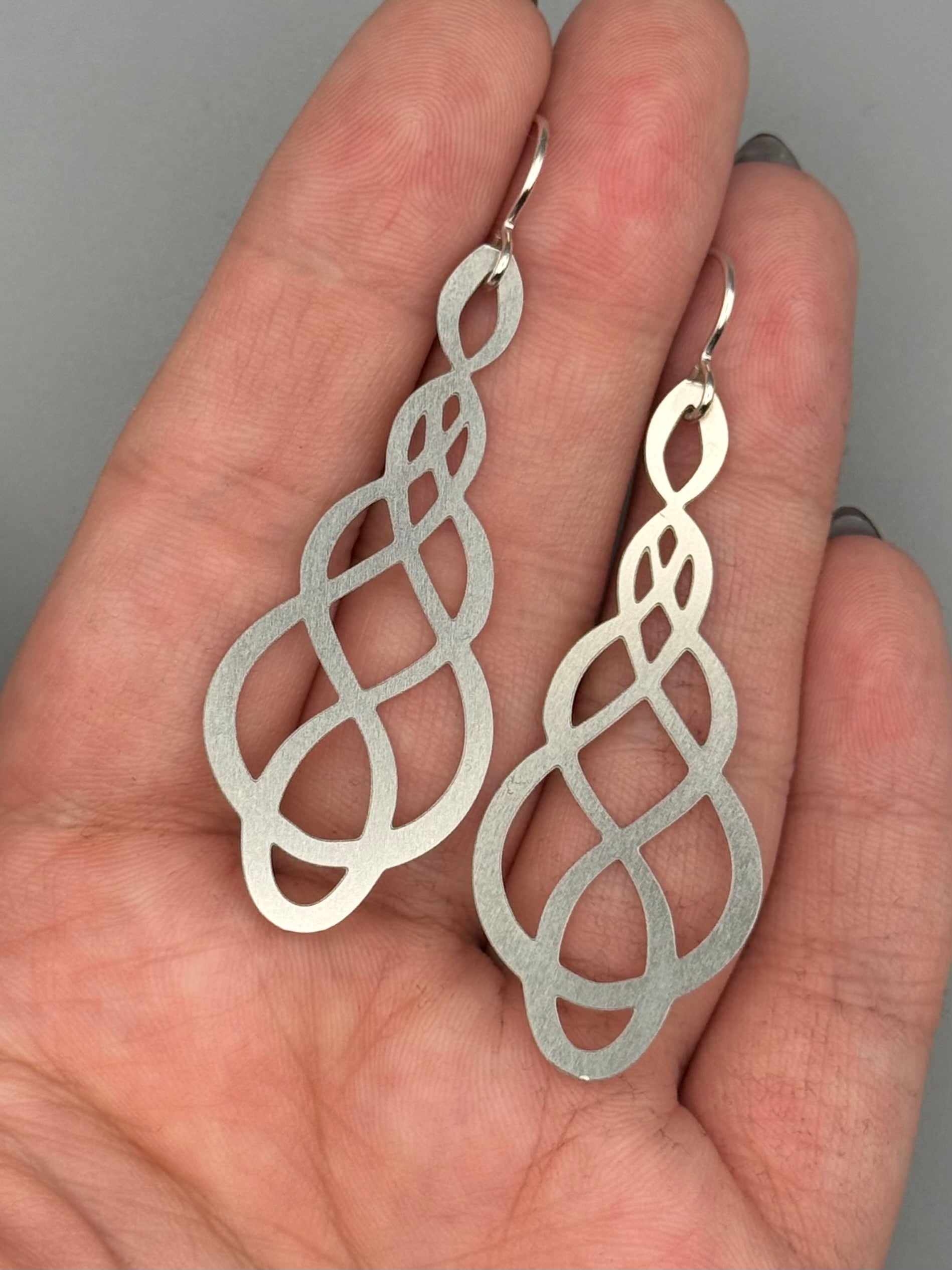 •LOVE KNOT• silver dangle earrings