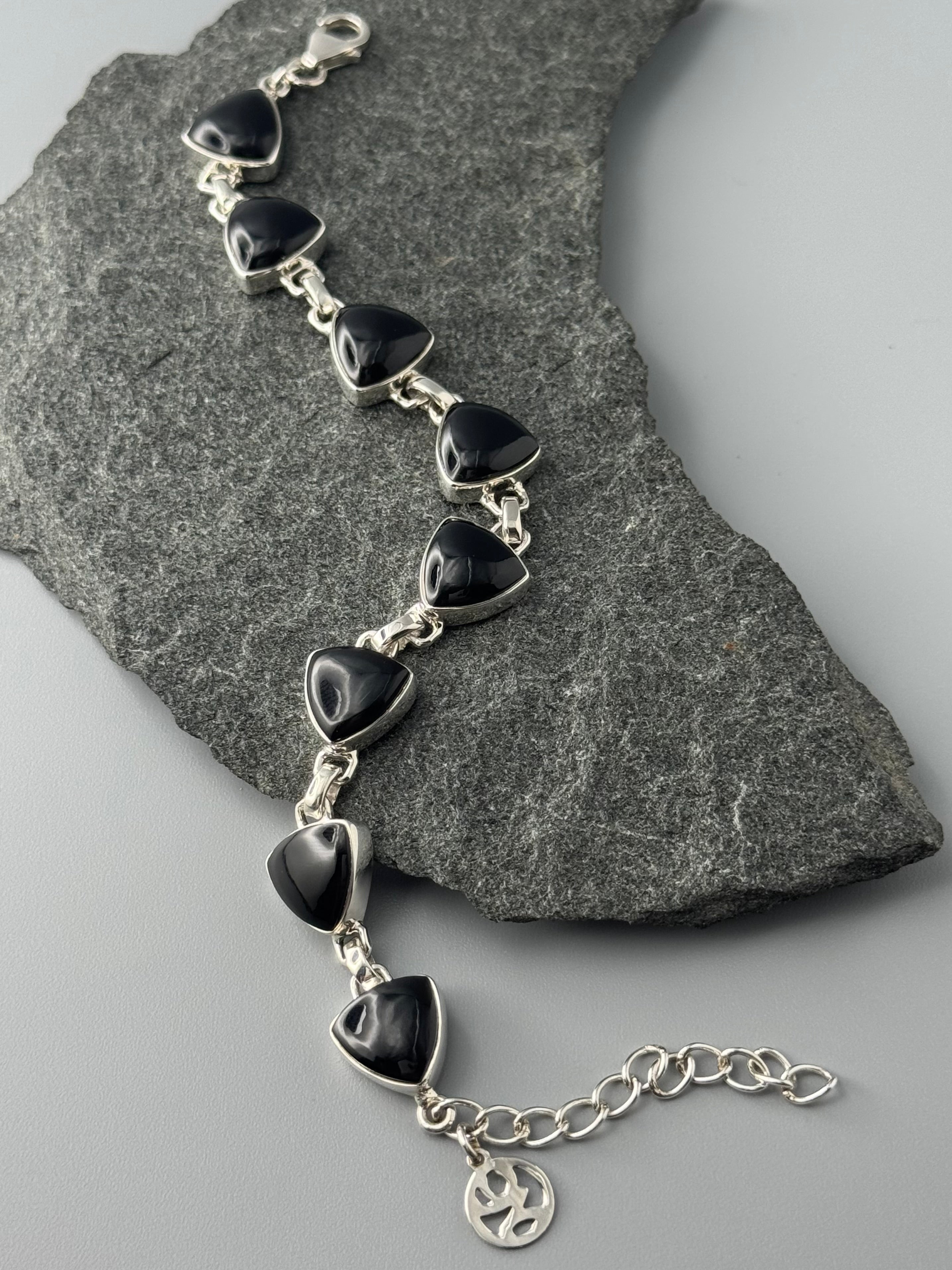 •BLACK ONYX - SOFT TRIANGLE• linked silver bracelet (6.5" - 7.75")