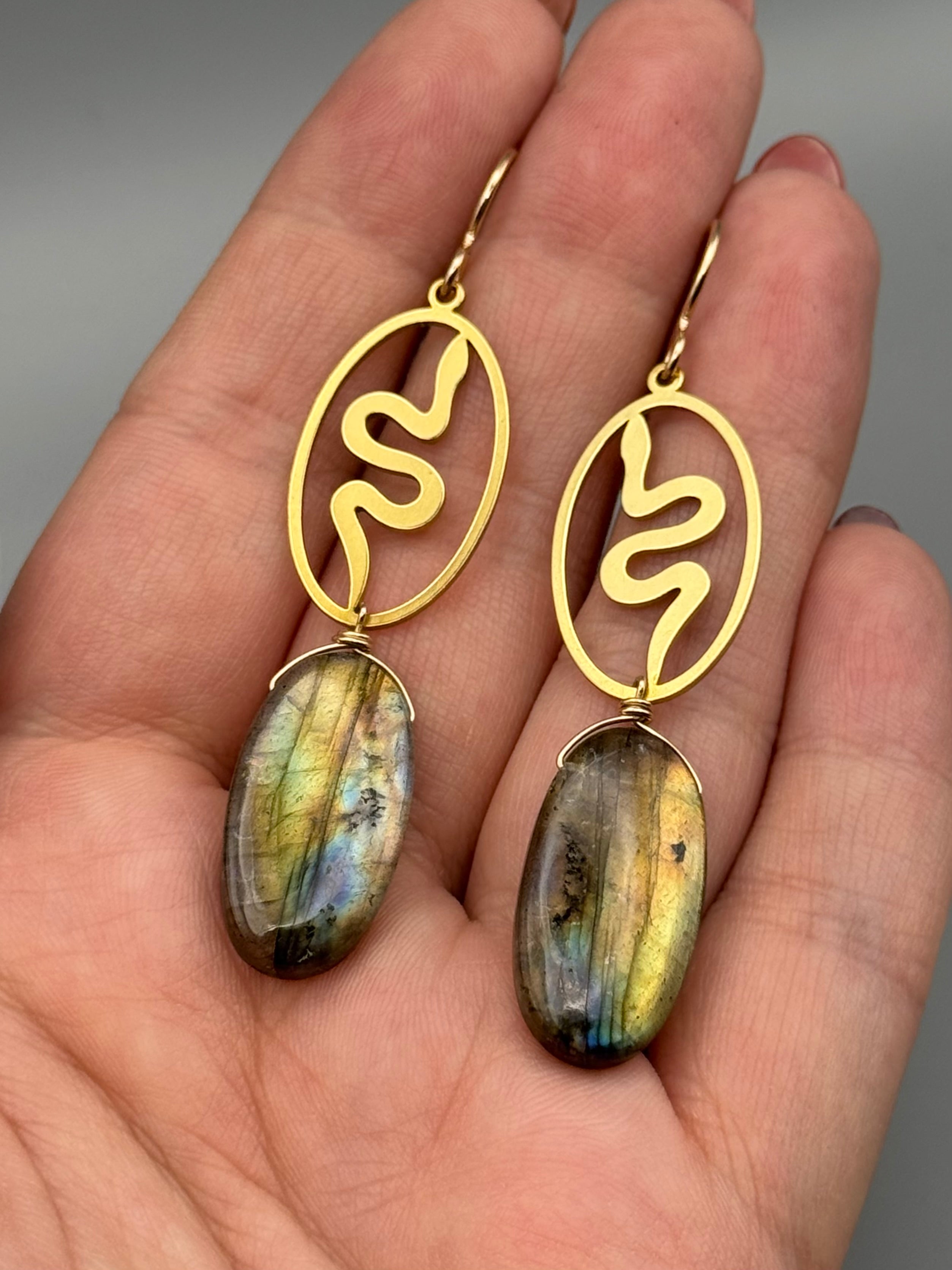 •SLITHER• labradorite oval + gold earrings