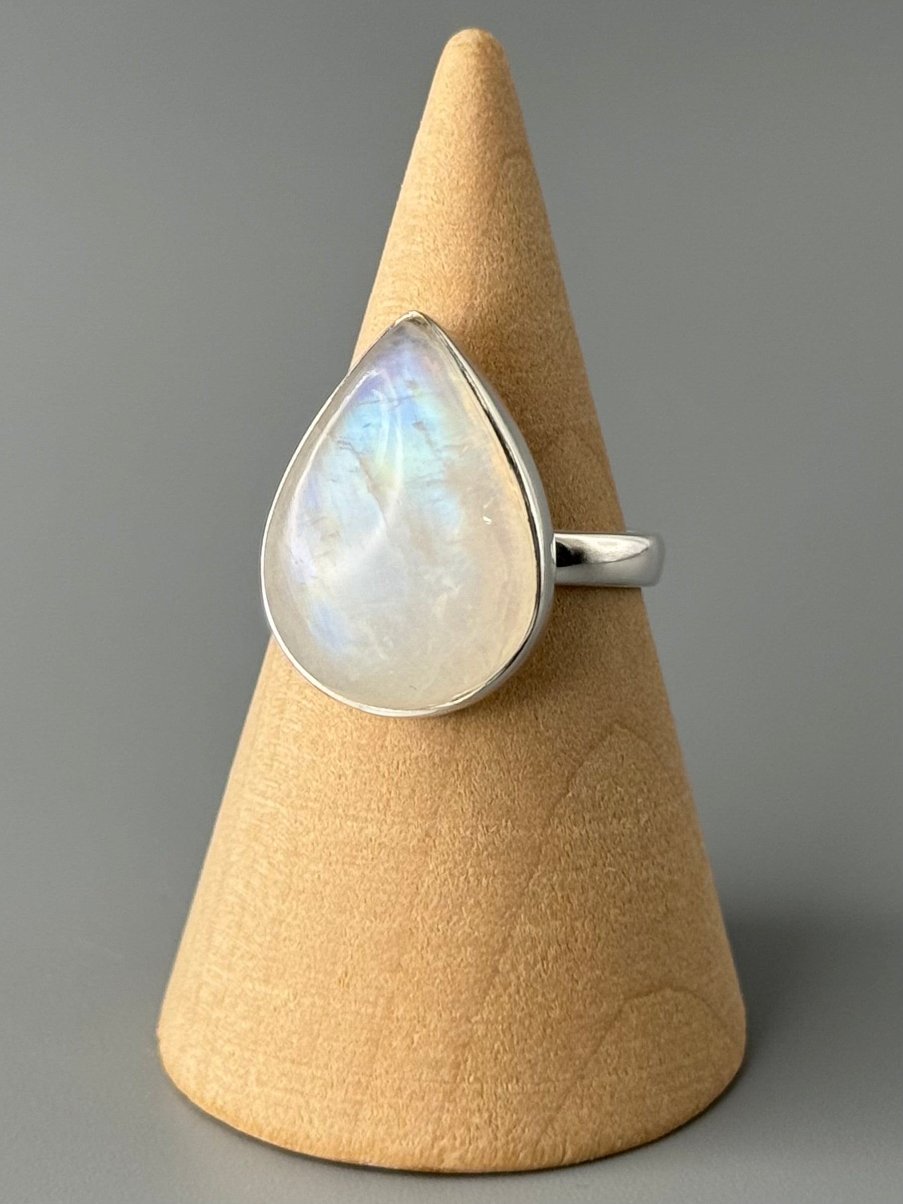 •RAINBOW MOONSTONE - TEAR• simple bezel silver ring (various sizes)