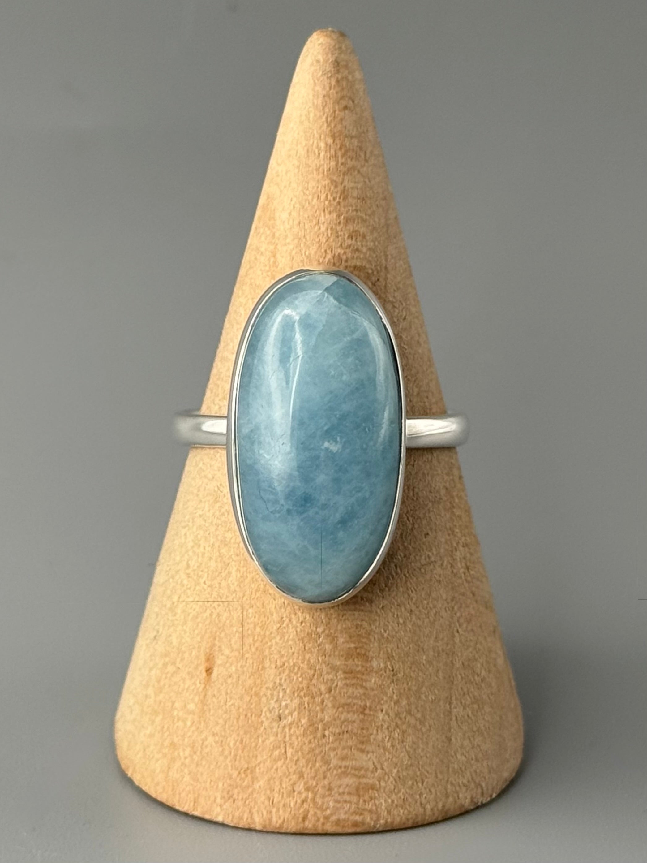 •AQUAMARINE - ELONGATED OVAL• sterling silver ring (size 9)
