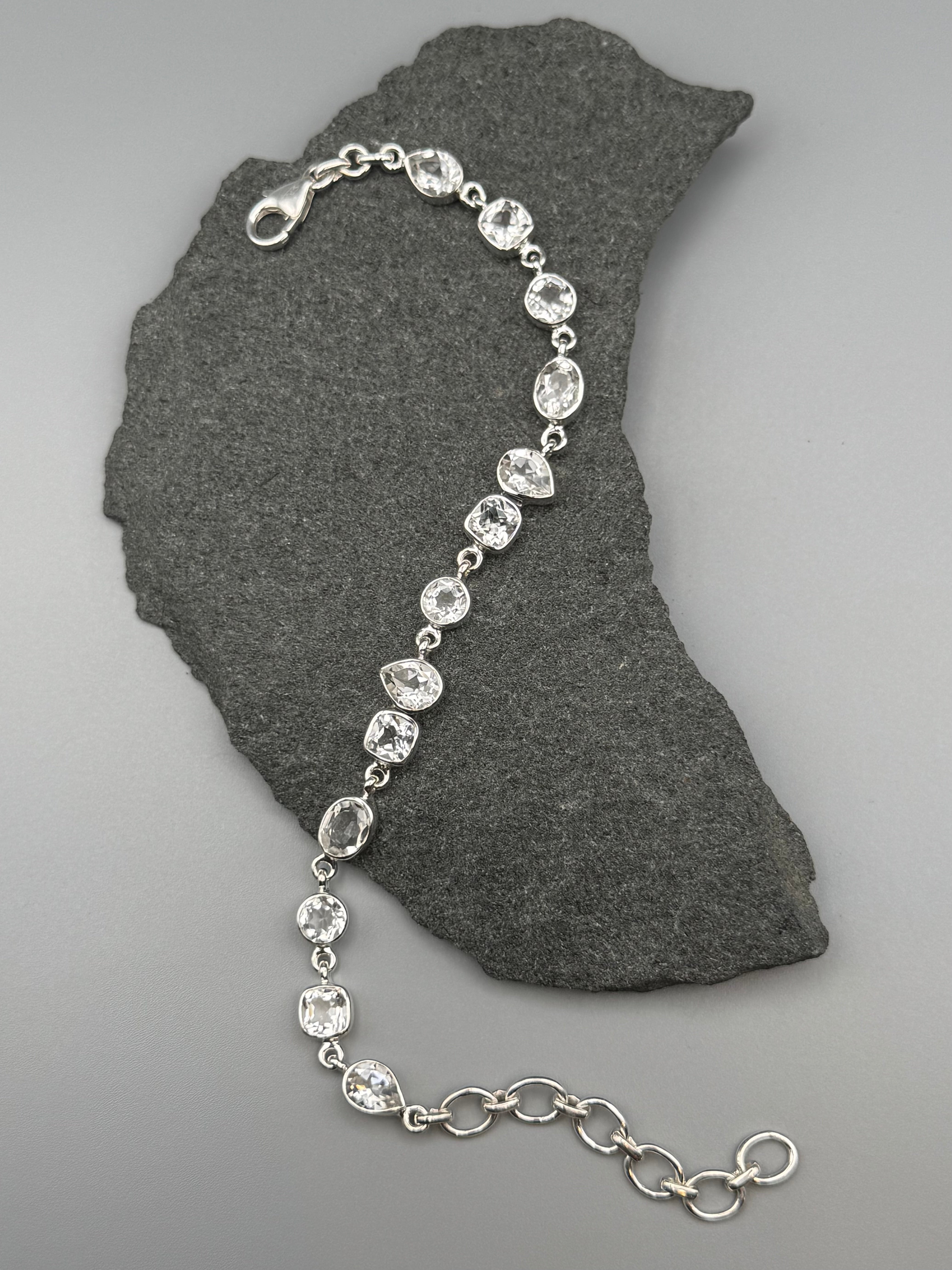 •CLEAR QUARTZ• linked silver bracelet (7.25" - 9")
