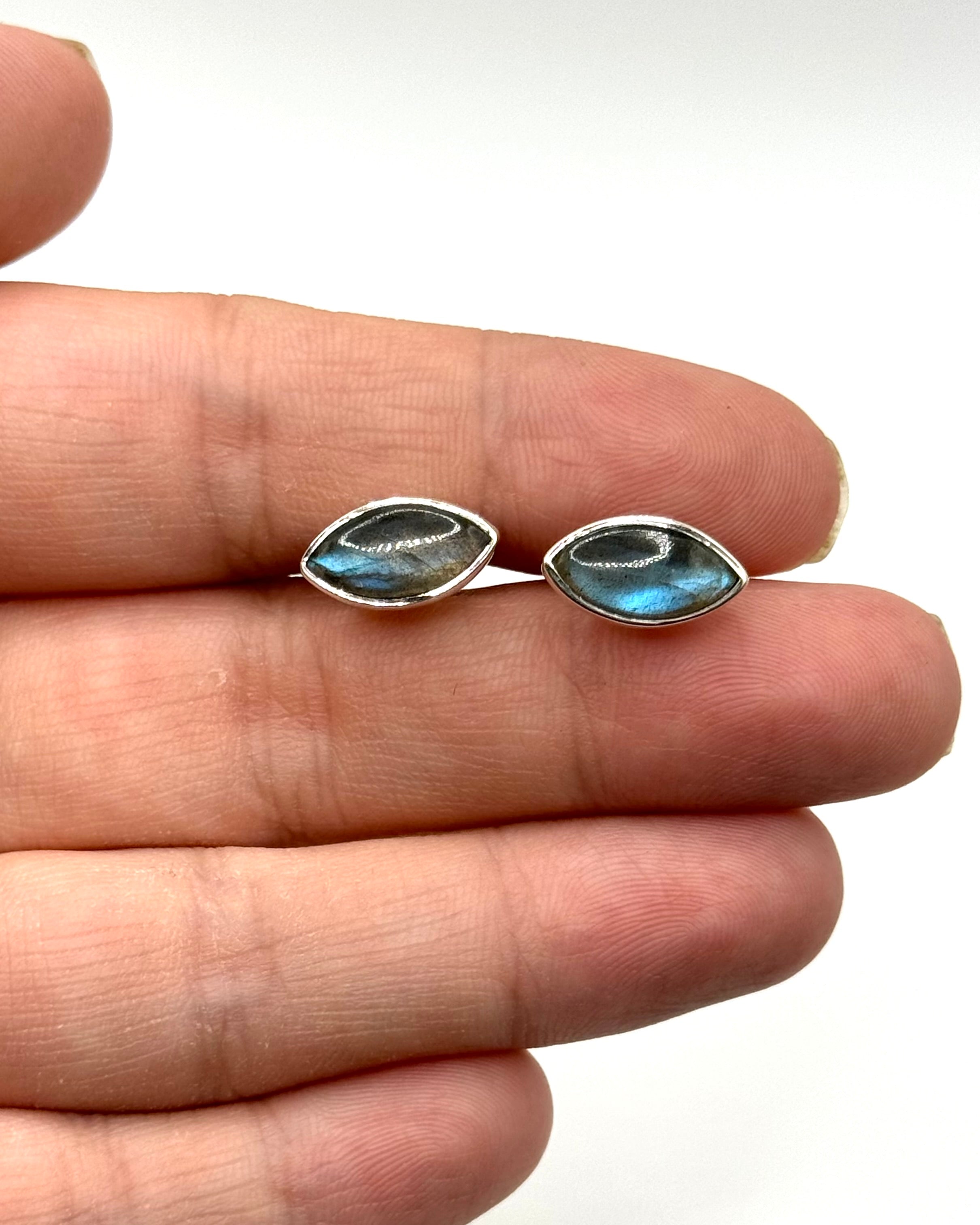 •LABRADORITE - EYE• silver bezel set stud earrings