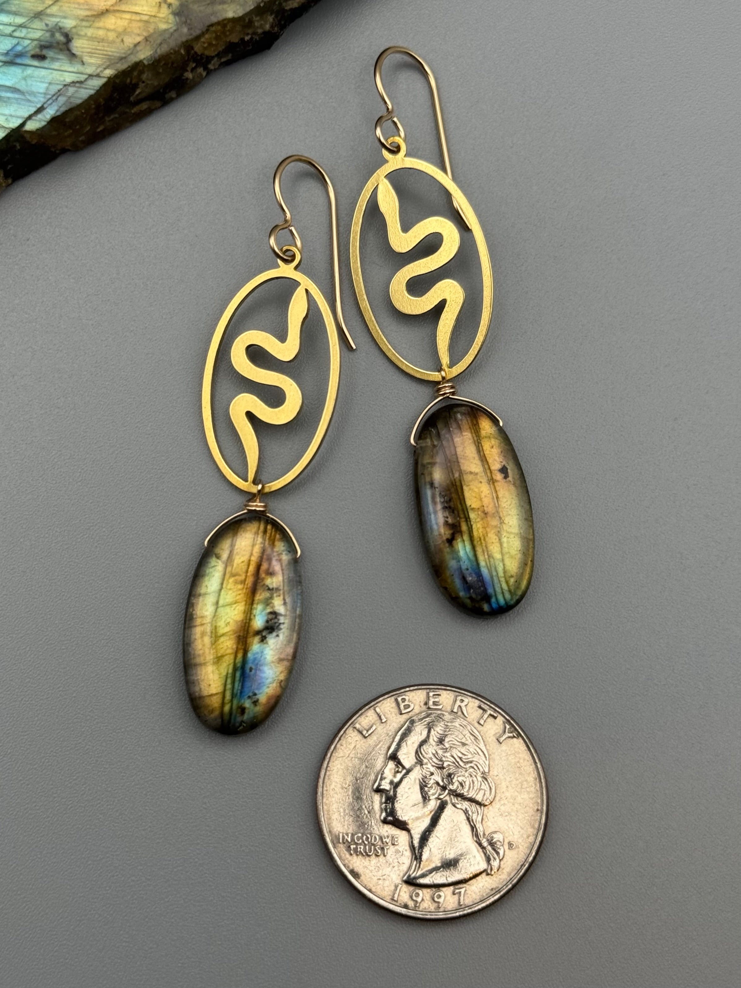 •SLITHER• labradorite oval + gold earrings