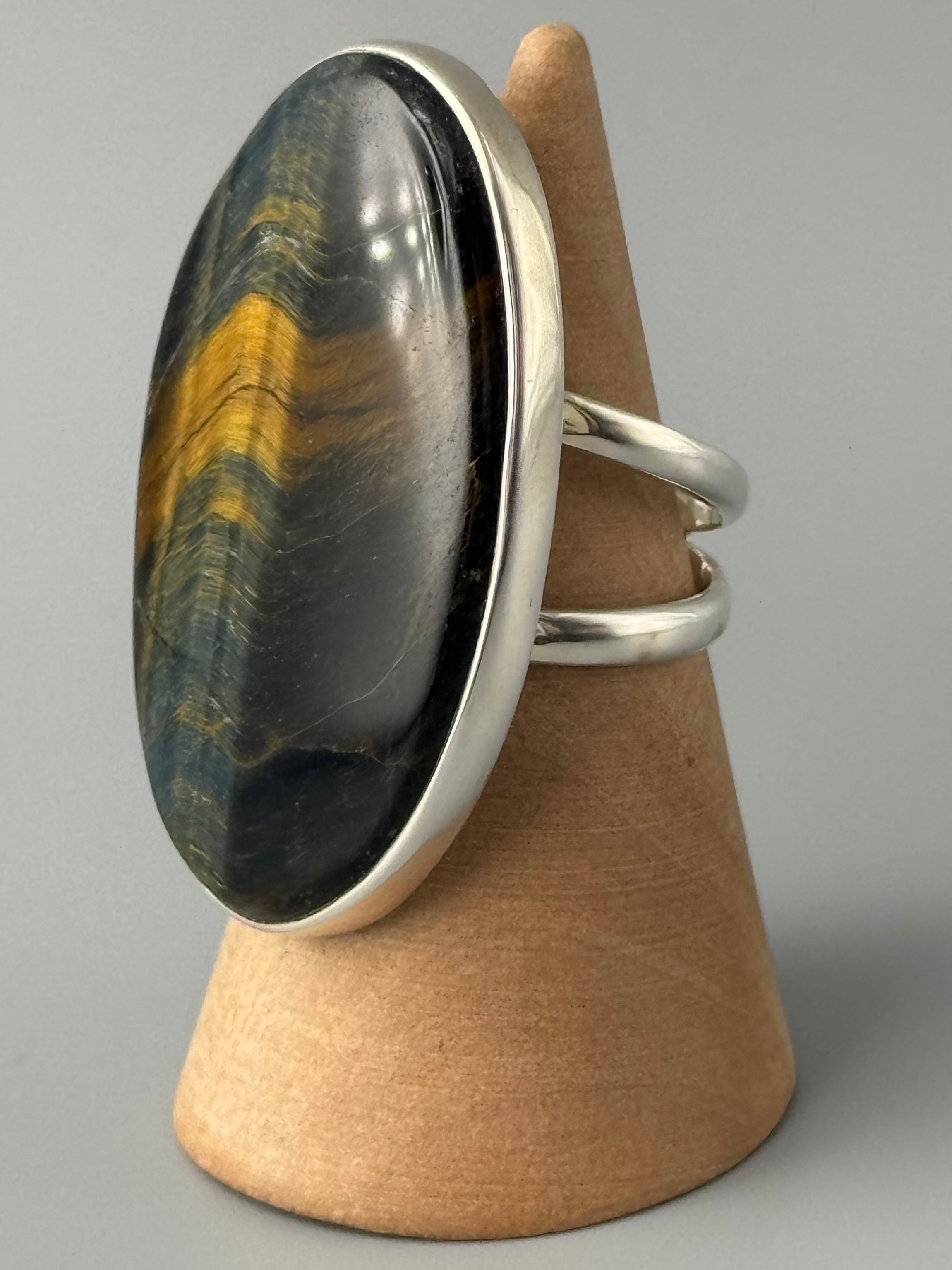 •HAWK EYE - OVAL• split band silver ring (size 7)