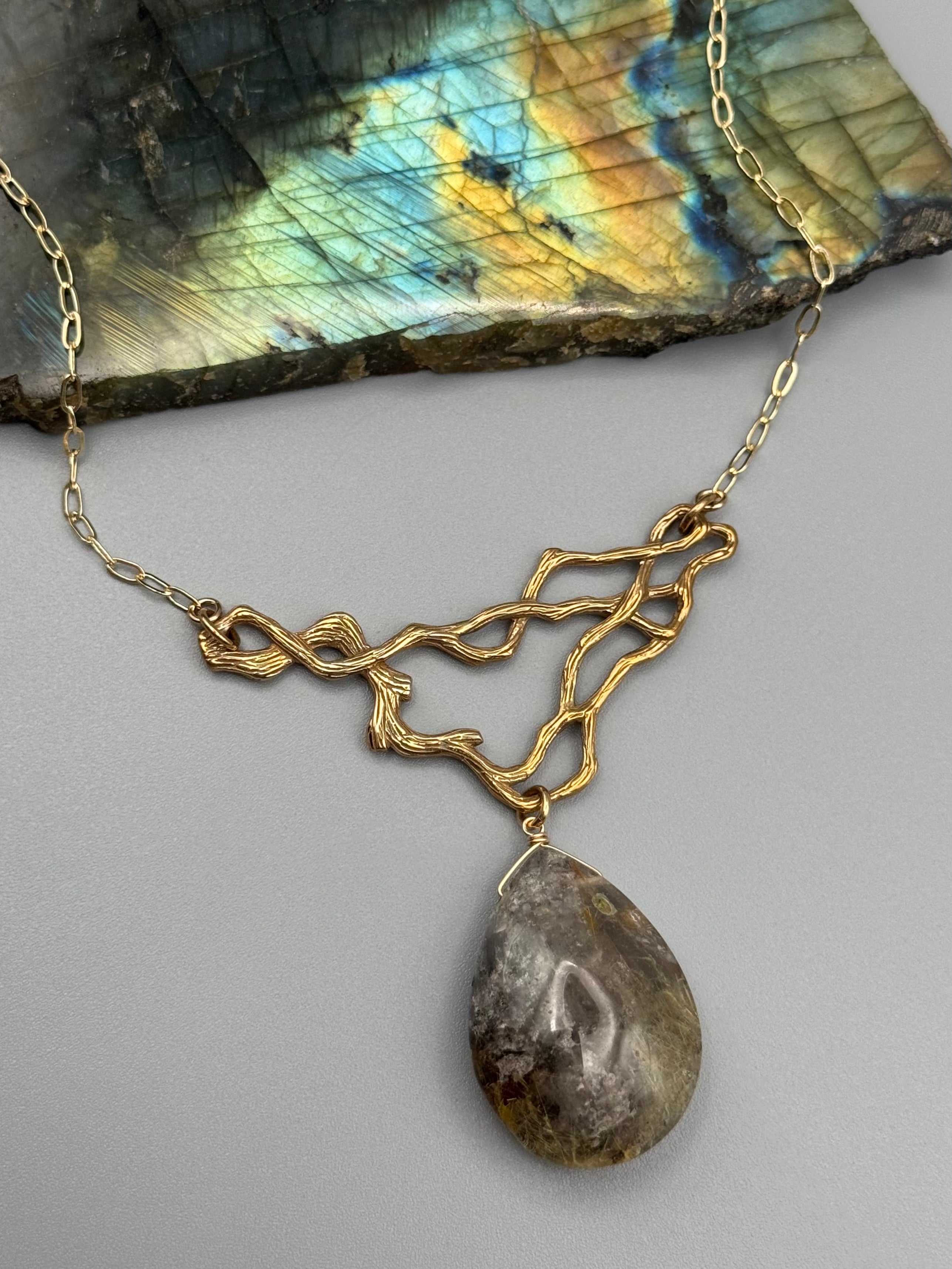•TSIN• rutilated lodolite + gold necklace (16"-18" long)