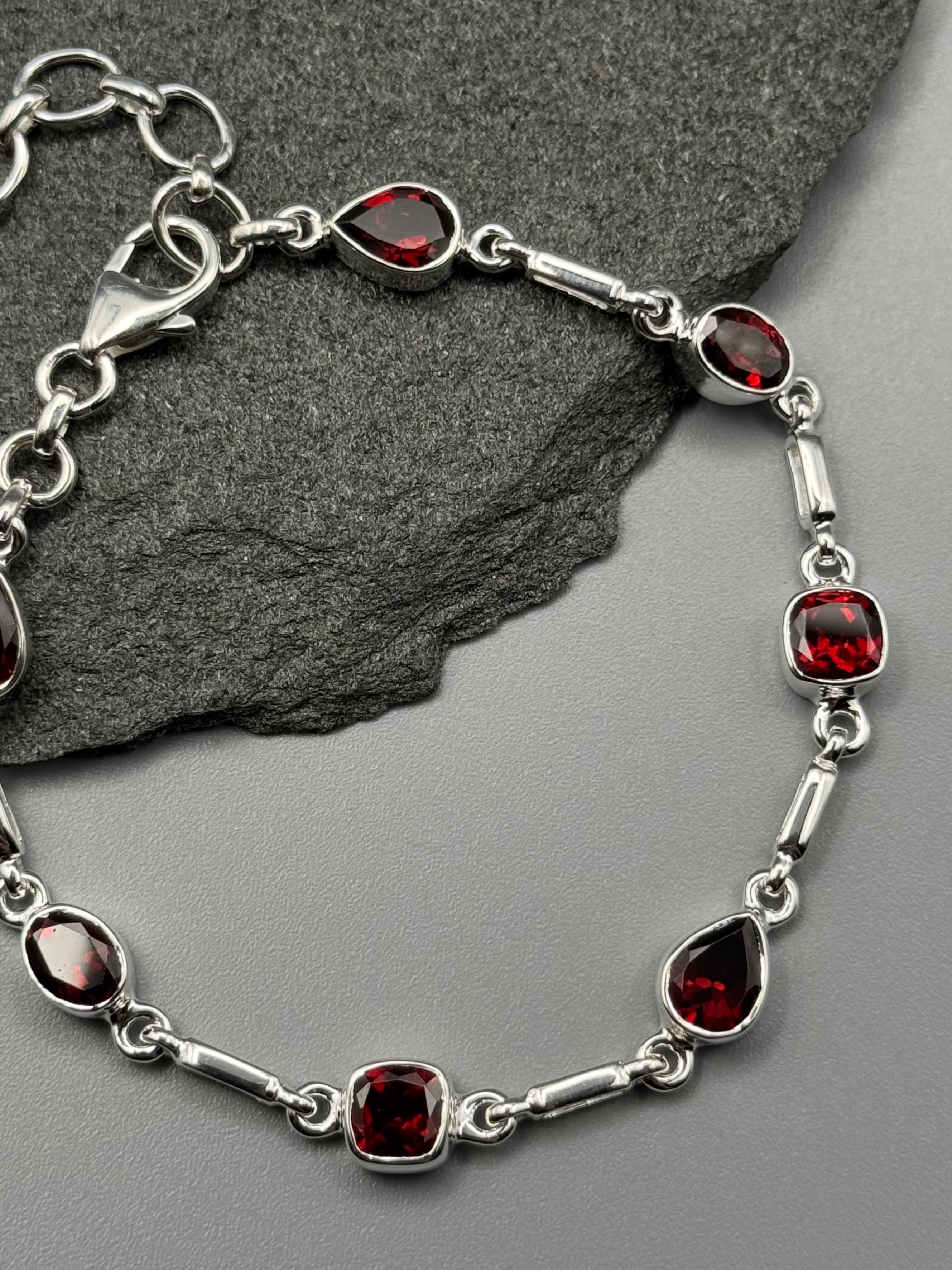 •LIL' GARNET - GEO MIX• linked silver bracelet (7.25" - 9")