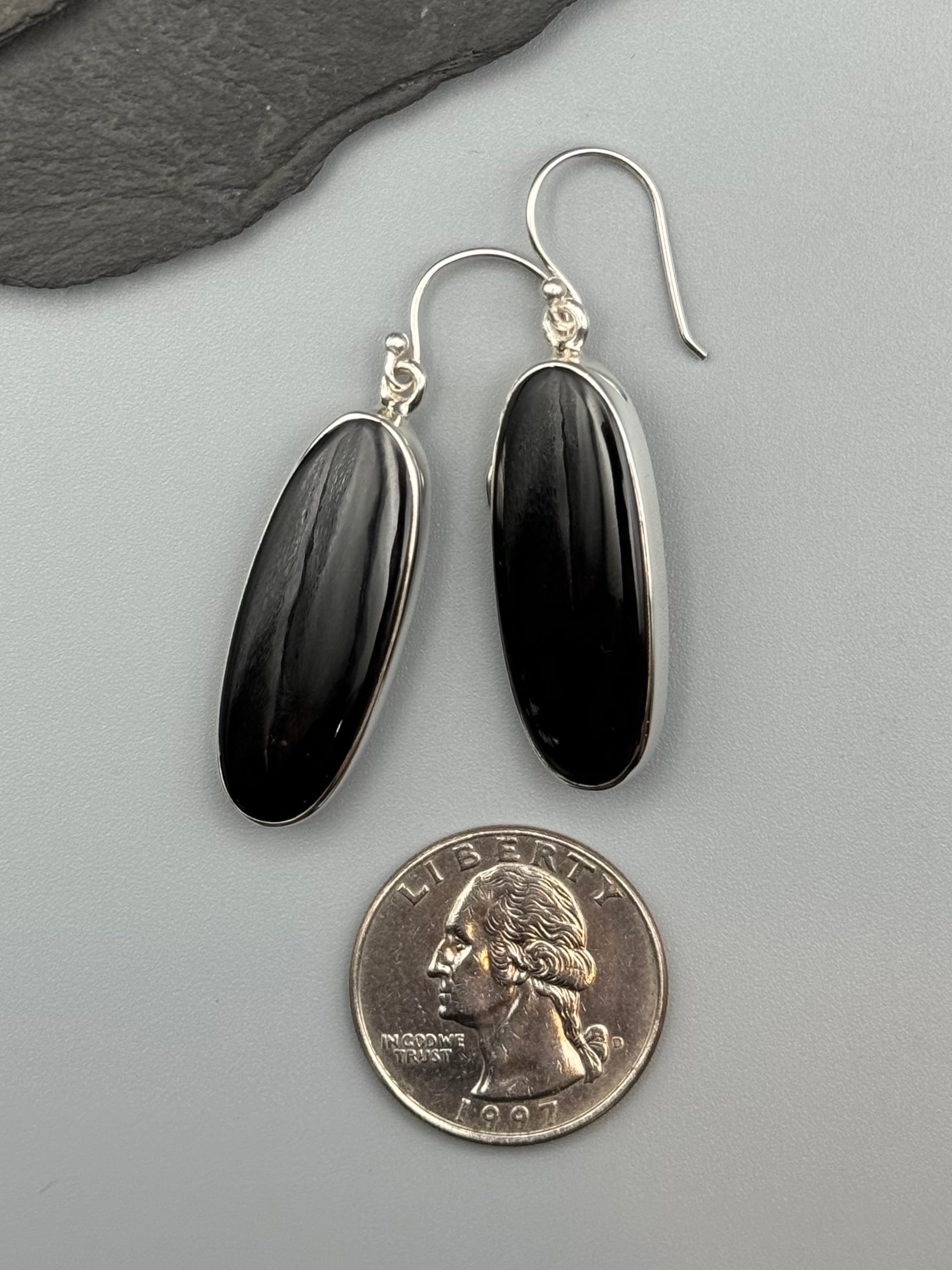 •SIMPLE OVAL• onyx + silver dangle earrings
