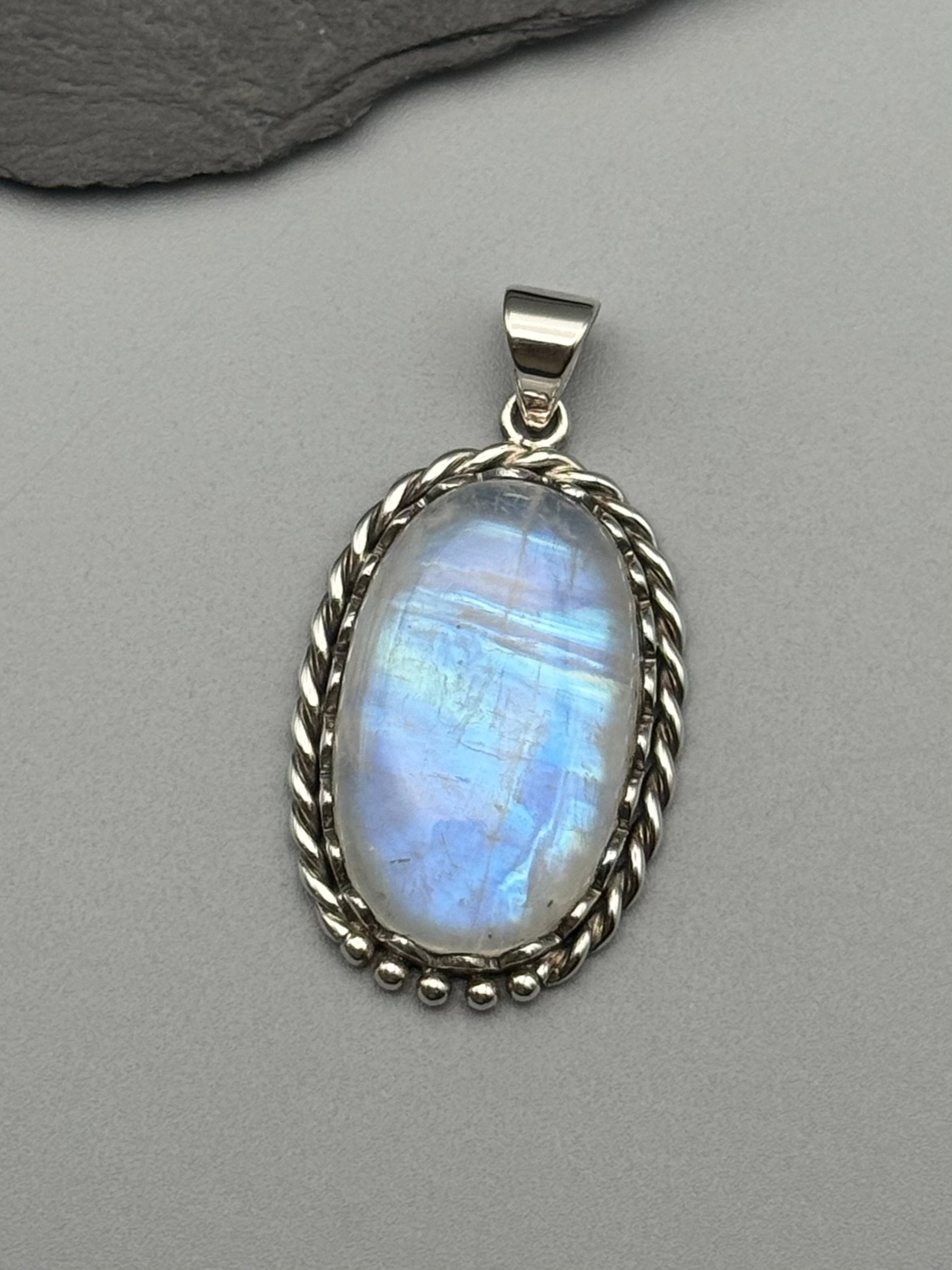 •RAINBOW MOONSTONE LARGE OVAL - CUERDA• sterling silver pendant