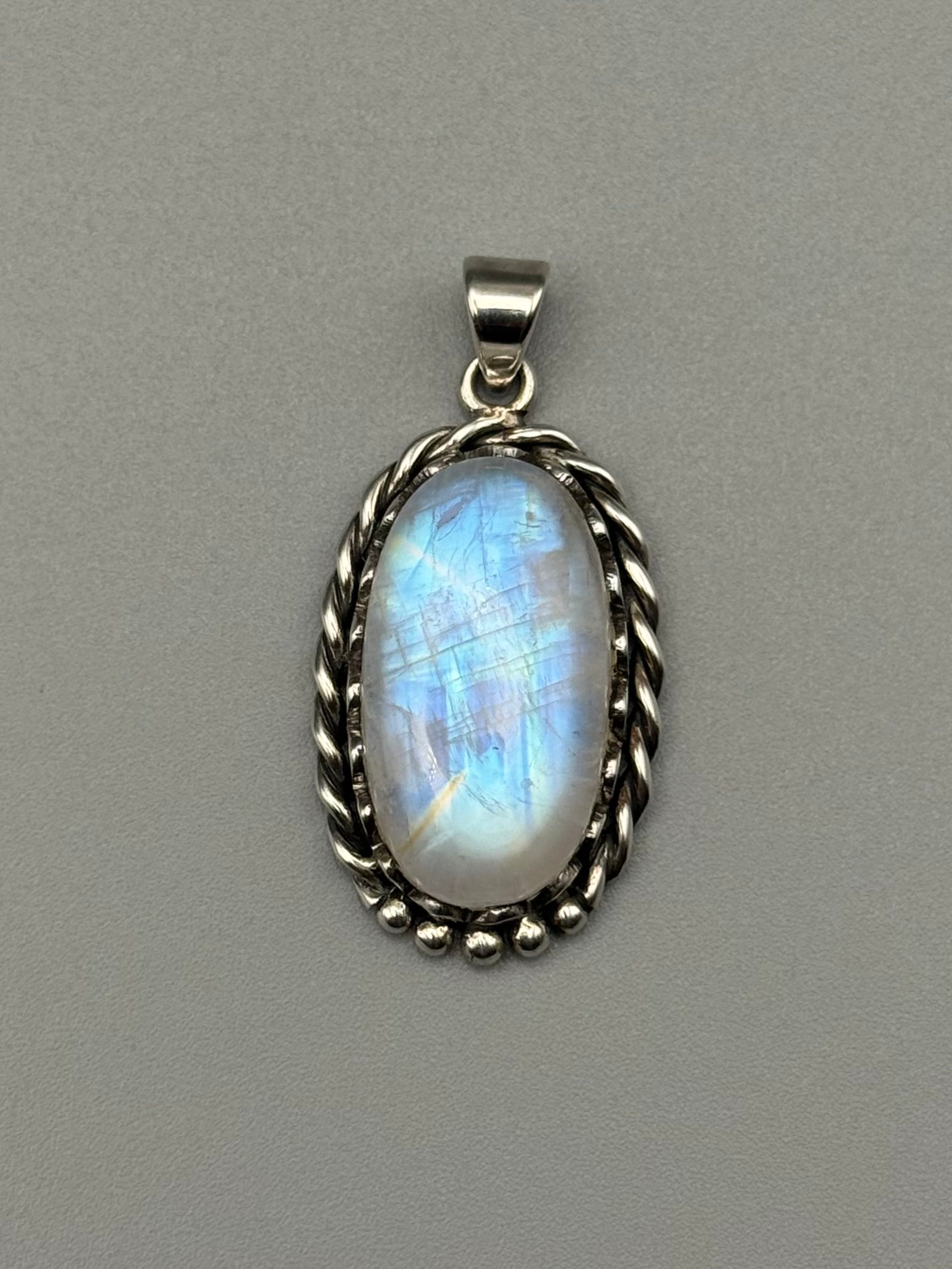 •RAINBOW MOONSTONE MEDIUM OVAL - CUERDA• sterling silver pendant