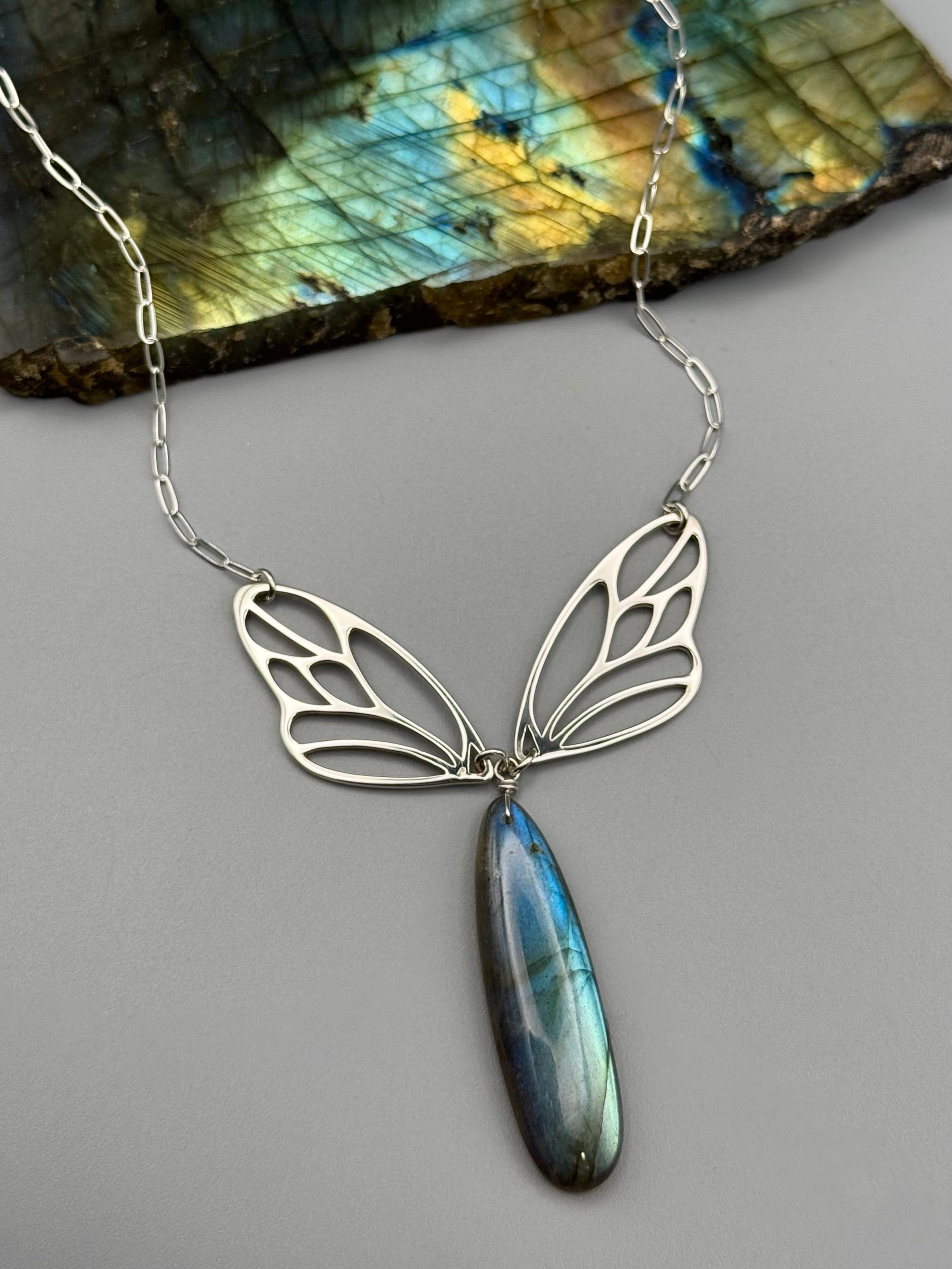 •METAMORPH• labradorite elongated tear + silver necklace (18"-20" long)