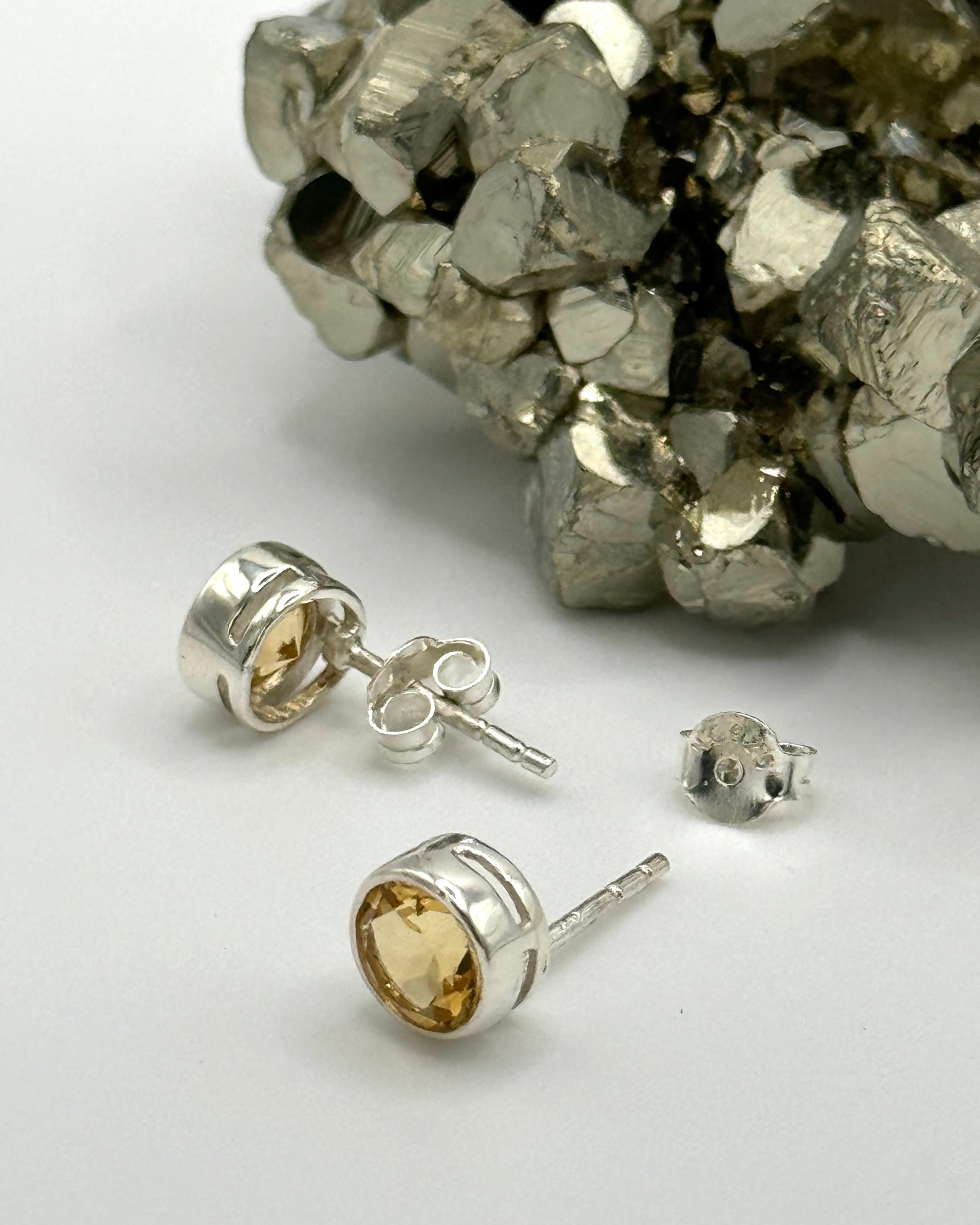 •FACETED CITRINE - LIL' CIRCLE• silver bezel set stud earrings