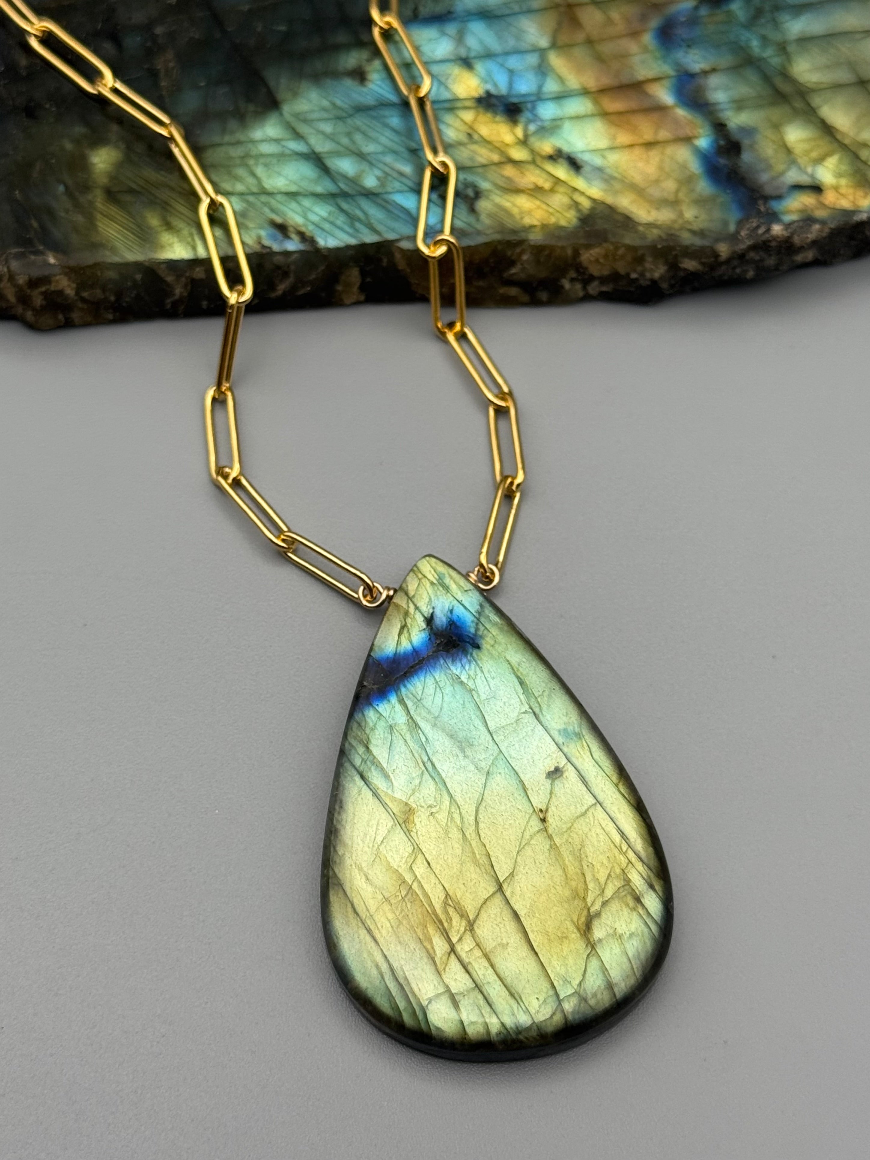 •AEON• labradorite + gold necklace (18"-20" long)
