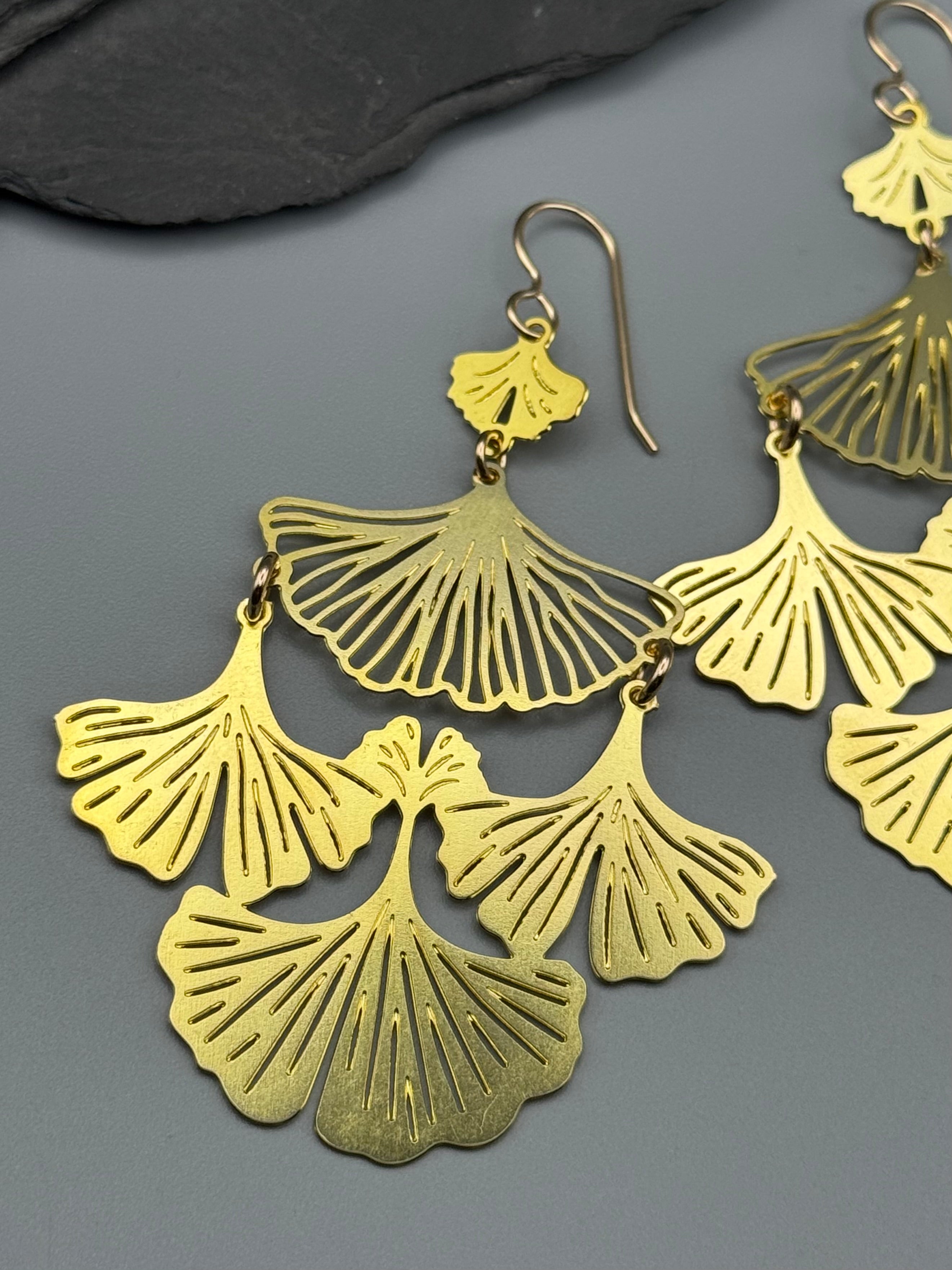 •10 GINKGO• gold dangle earrings