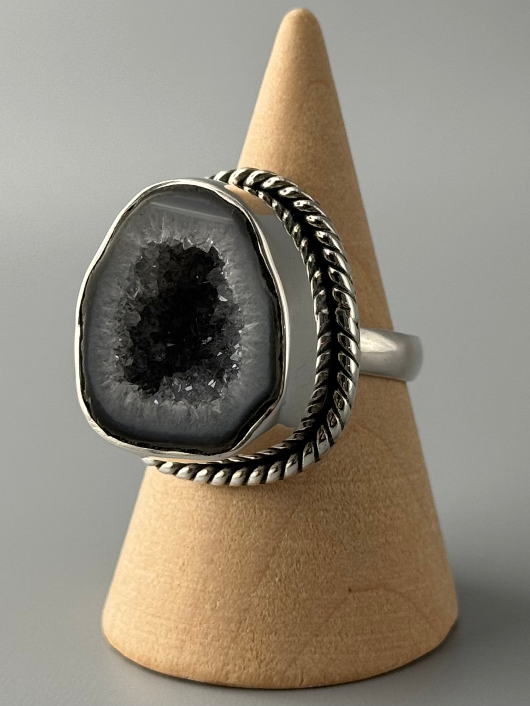 •COCONUT DRUZY - FREEFORM• roped bezel silver ring (size 8.75)